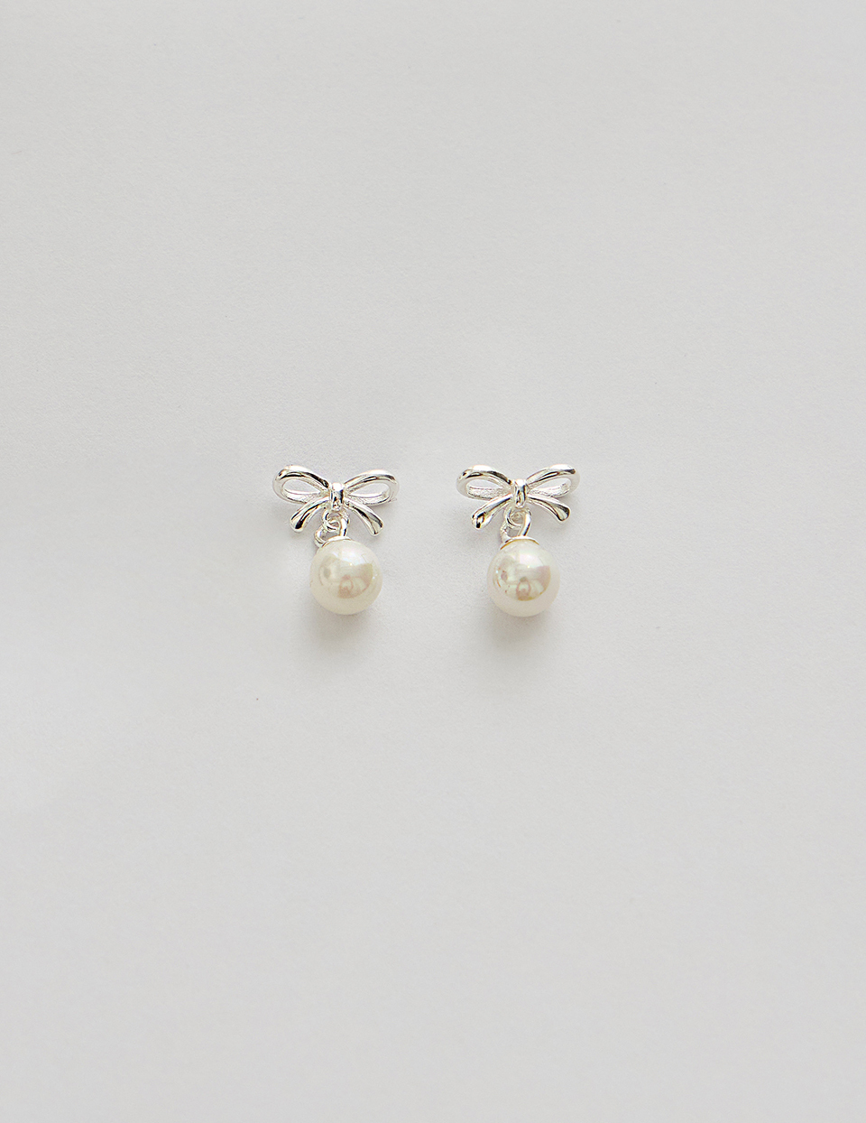 【925純銀】珠光蝴蝶結。針式耳環