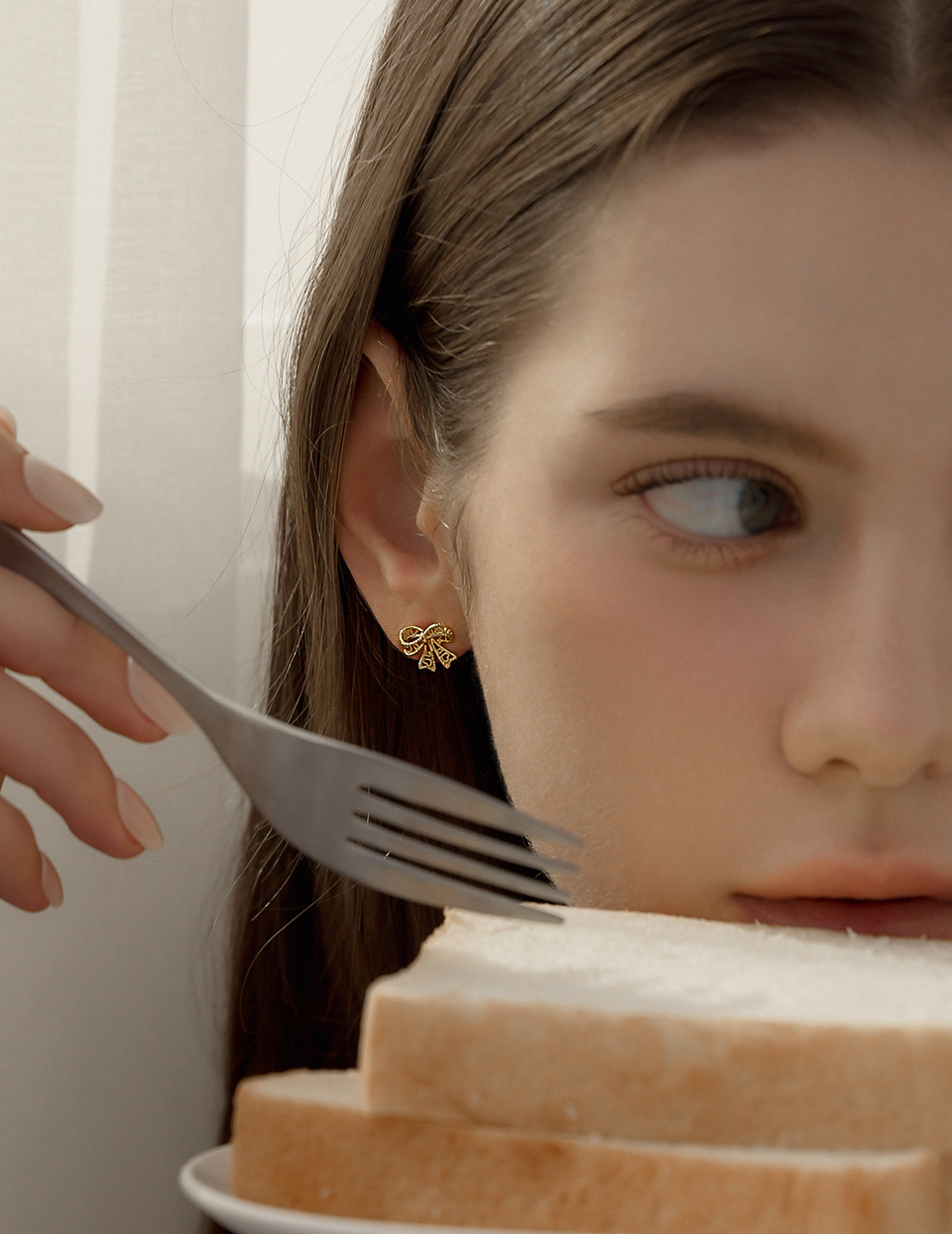 花邊鏤空蝴蝶結。針式耳環