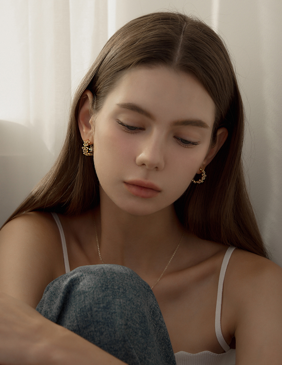 金絲縷花環。針式耳環