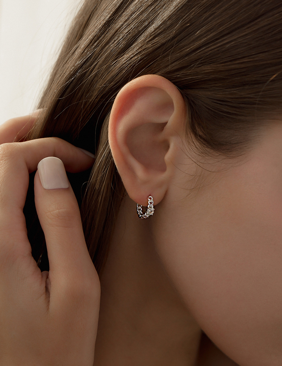 單鑽麻花鍊。針式耳環