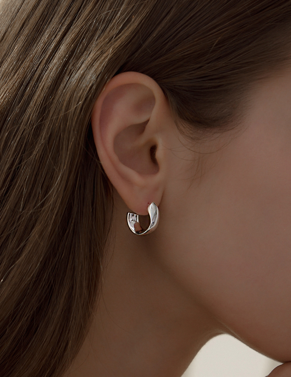 不規則曲線。針式耳環