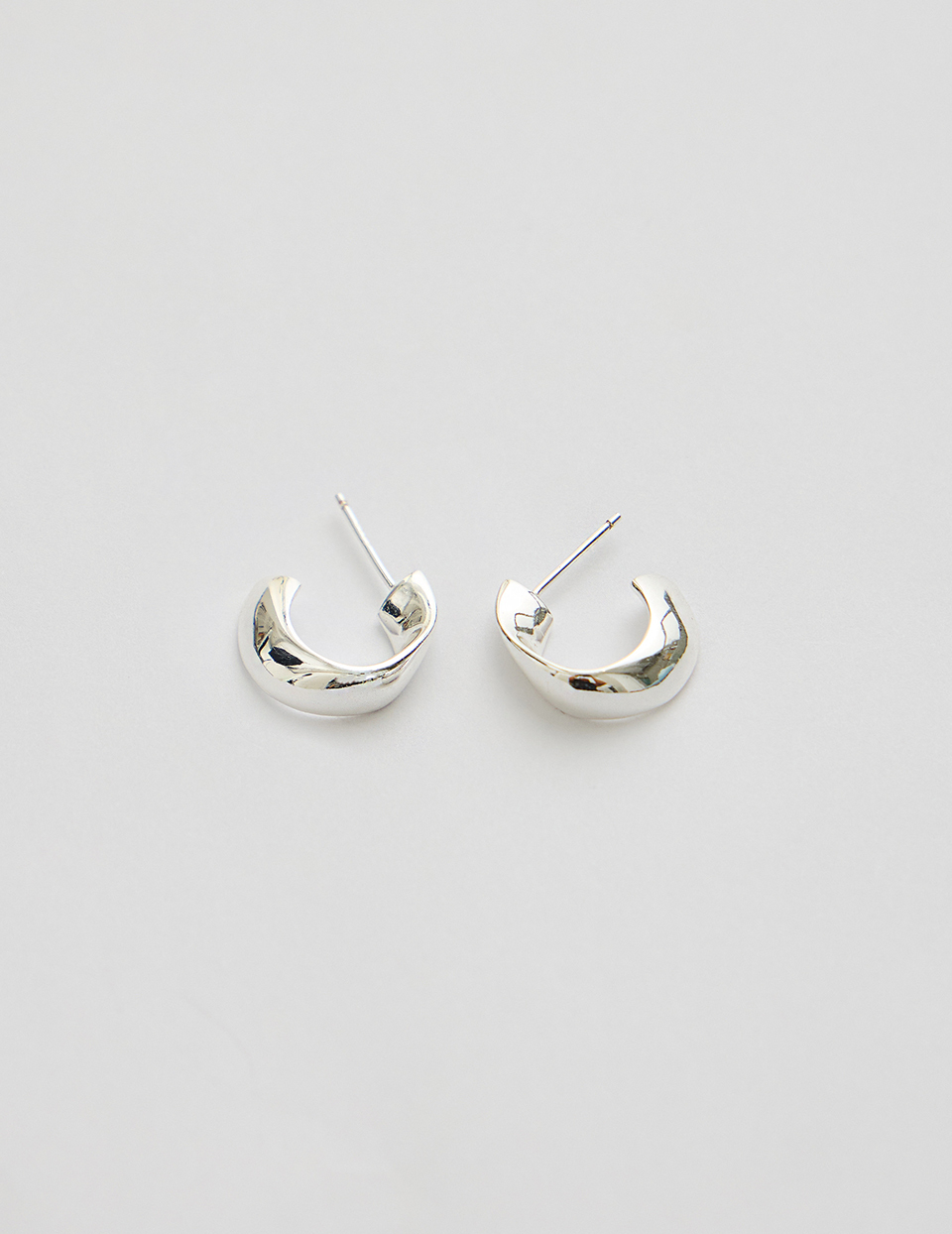 不規則曲線。針式耳環