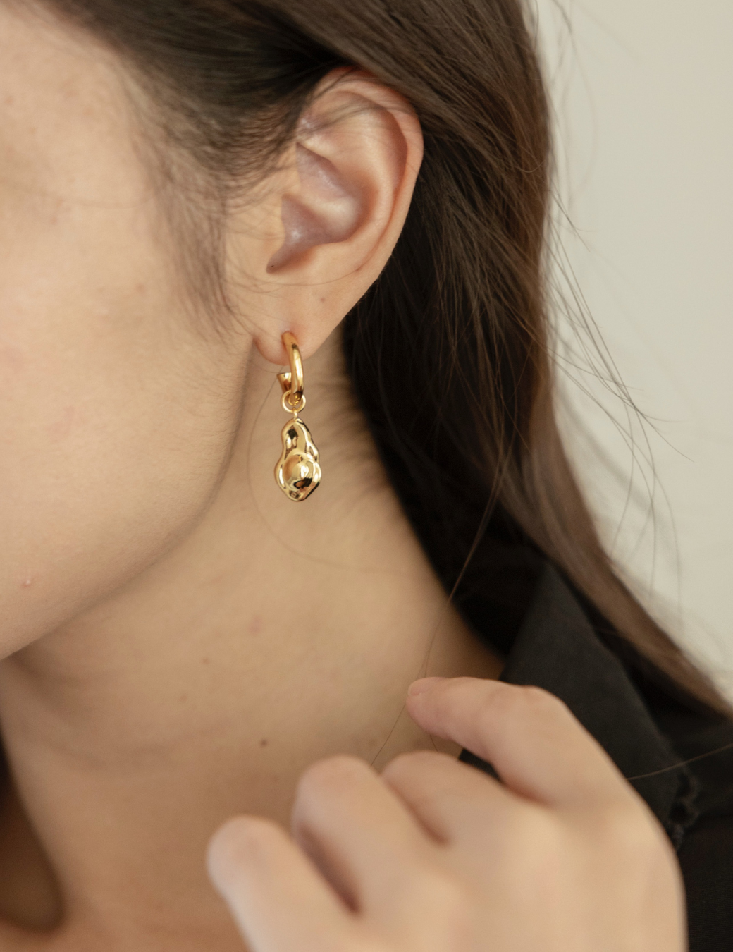 熔岩感水珠C圈耳環（金色）