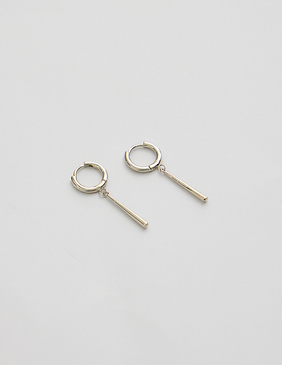 個性垂墜直線。針式耳環