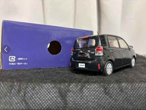 Toyota Spade 1/30 正廠模型車 (209 黑色)