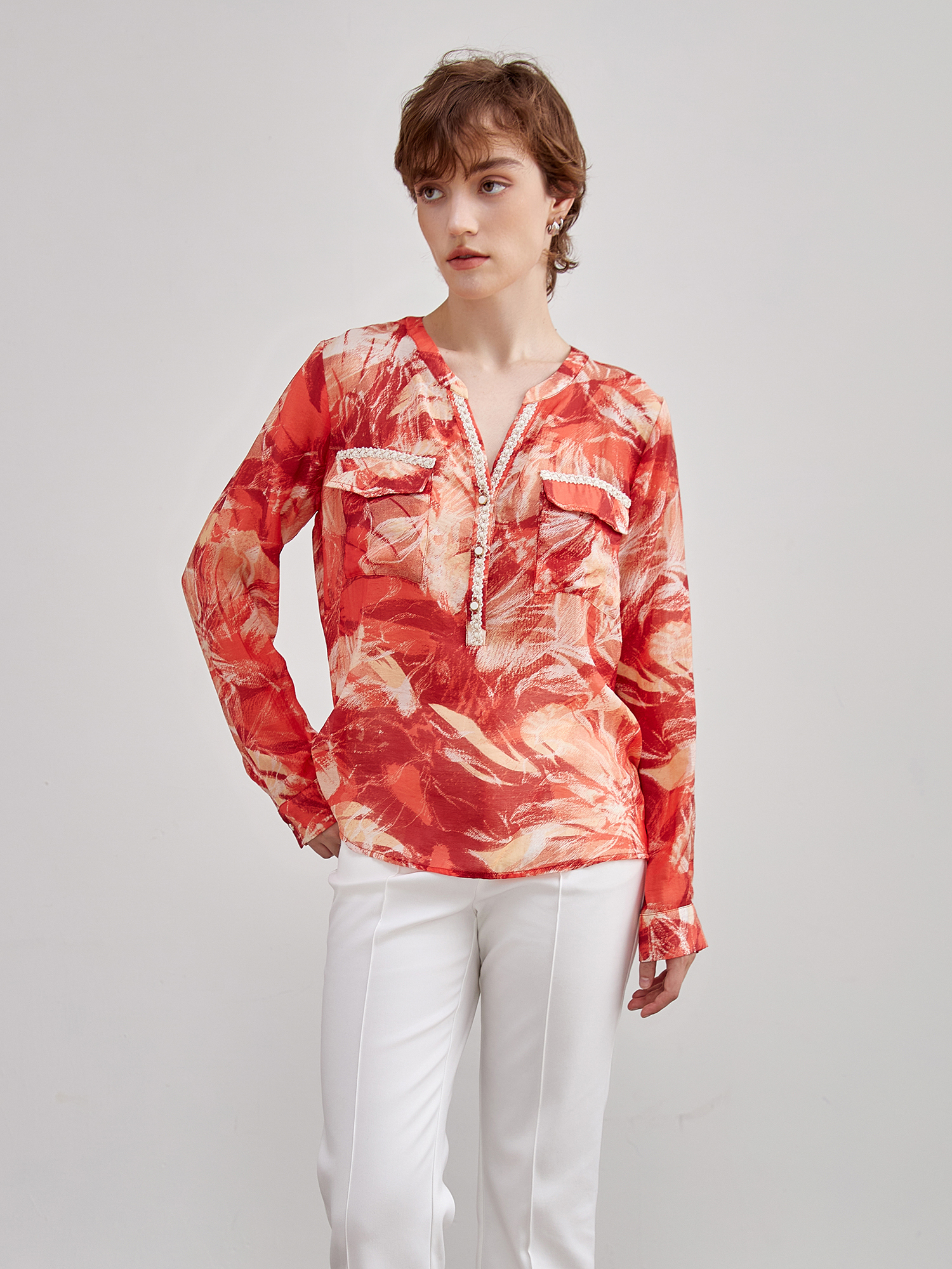 mi-tu 印花V領襯衫