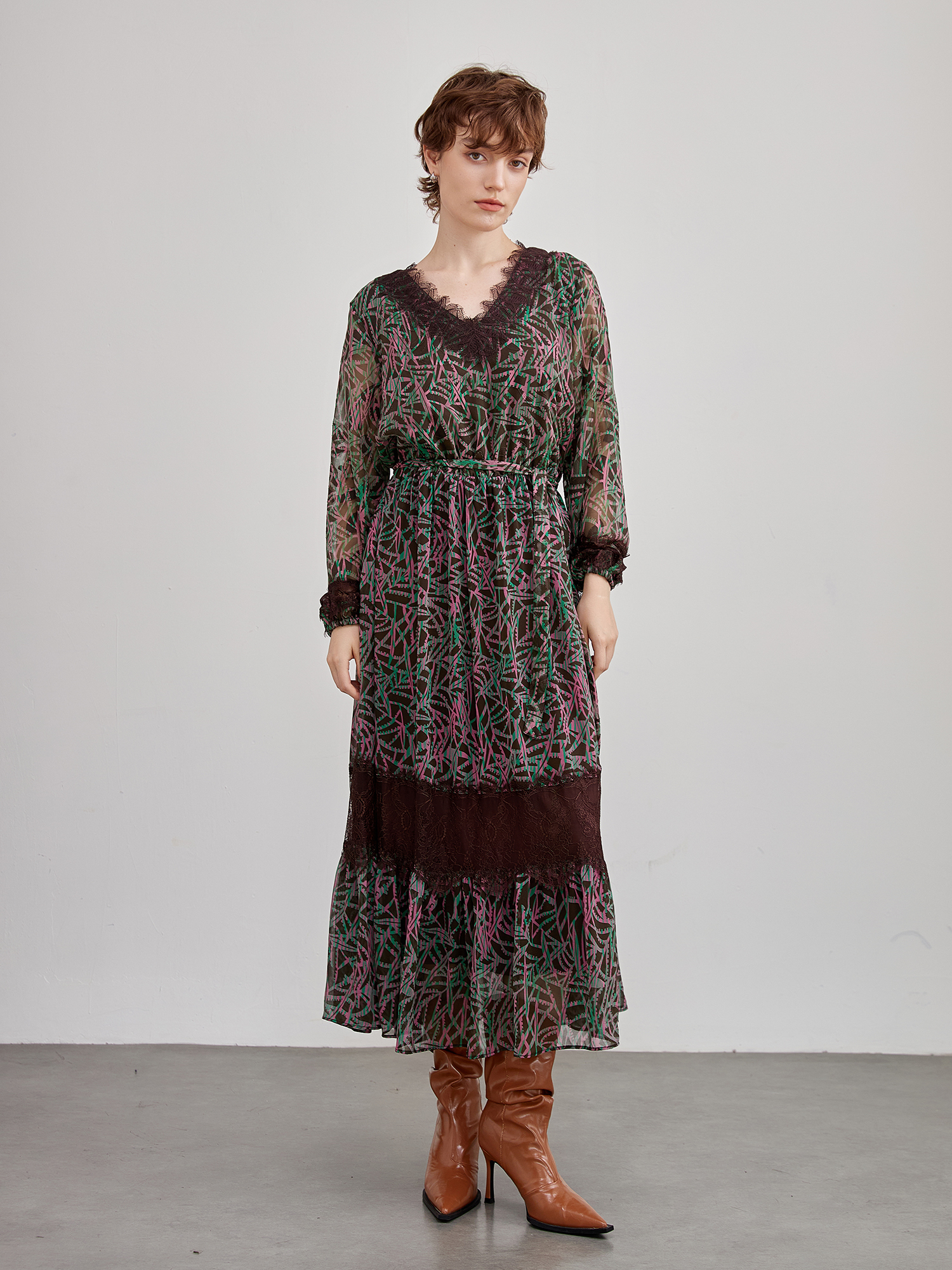 mi-tu印花蕾絲V領連身裙