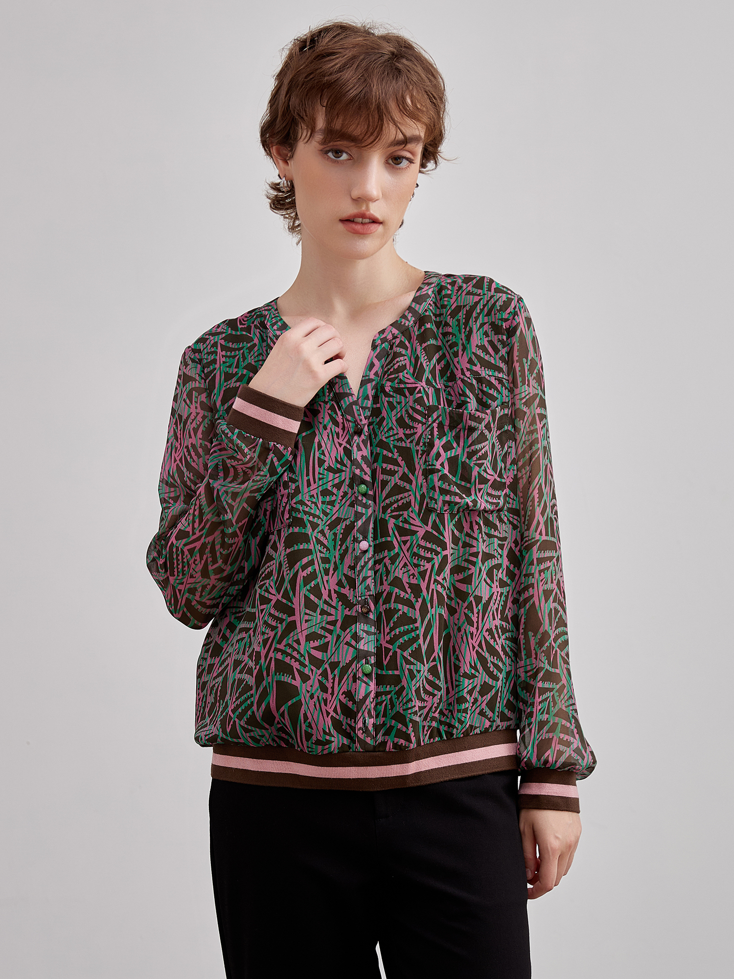 mi-tu 印花V領上衣