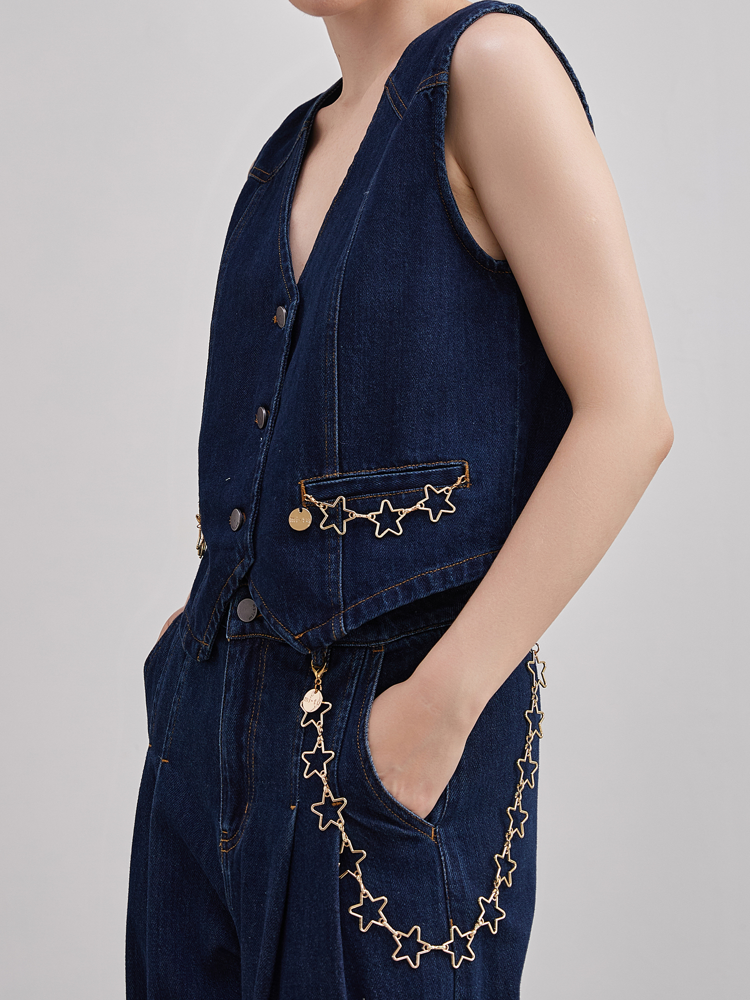 mi-tu V領牛仔五角星鏈條背心