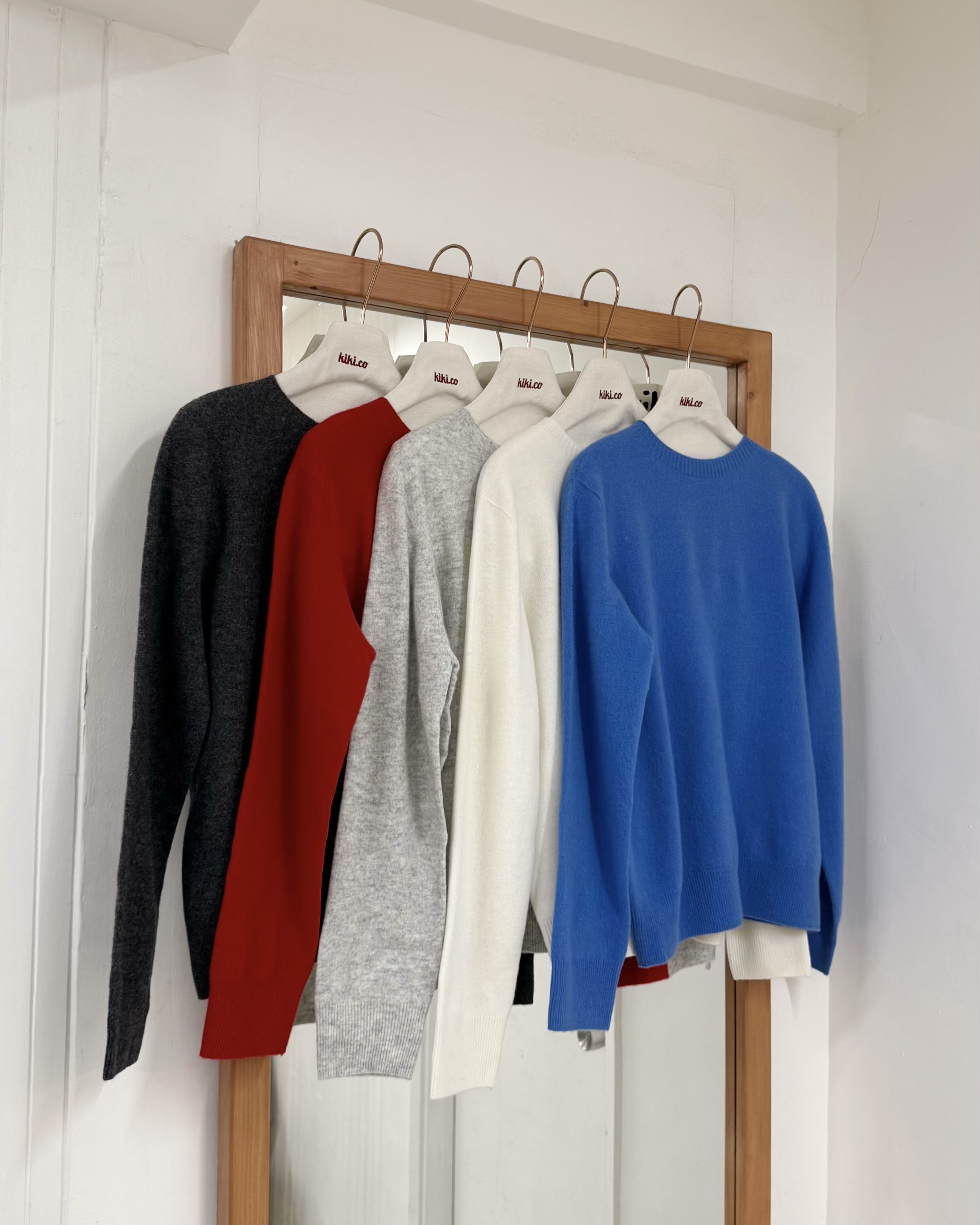 微寬鬆素色圓領針織上衣