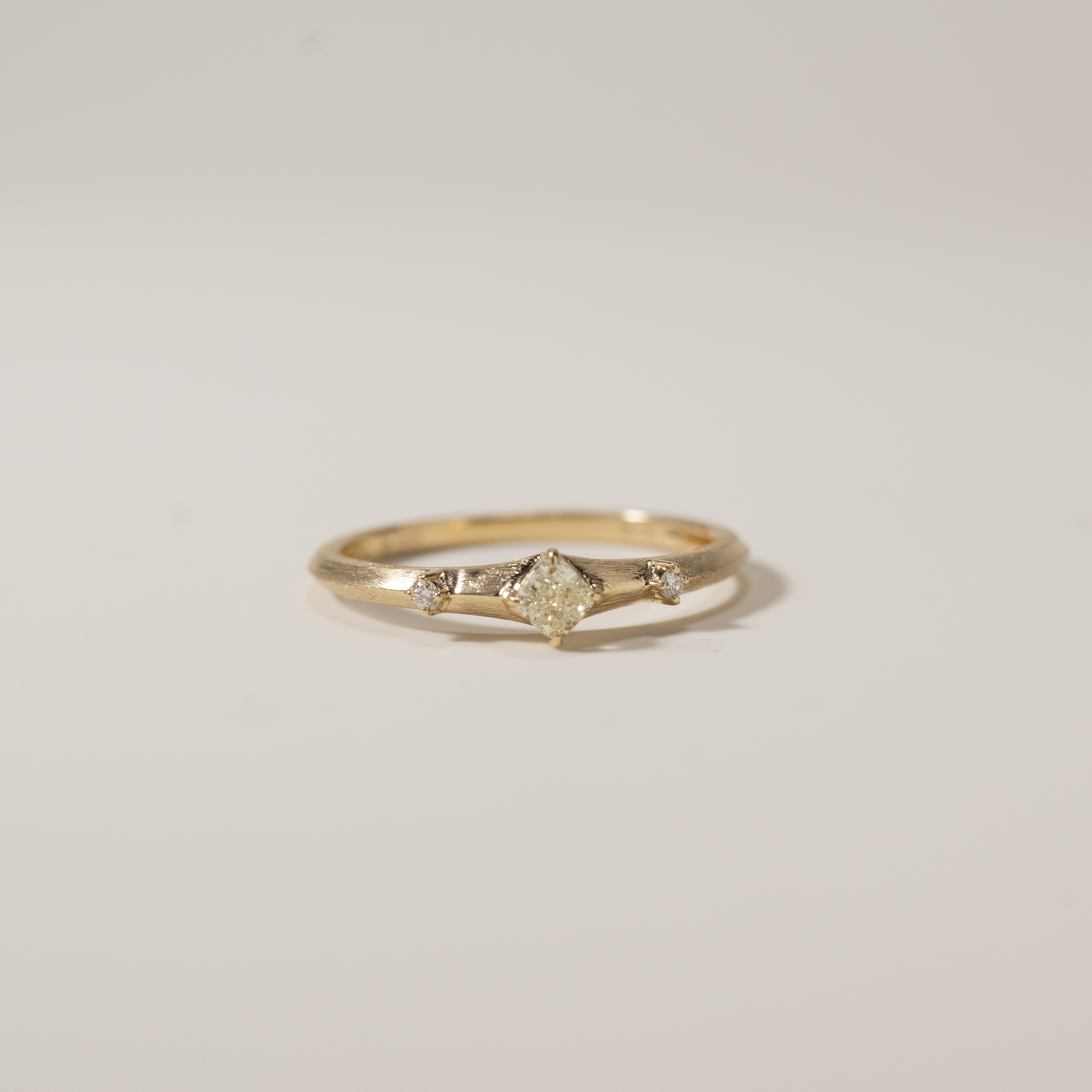 18K 0.16ct Yellow Diamond Ring