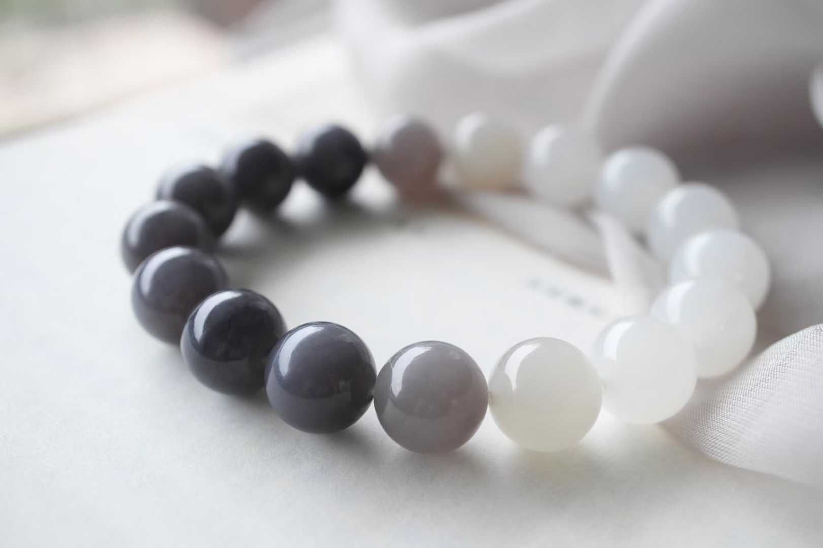 923423 和田玉冰底煙紫漸變手串 (11.5-12mm直徑)