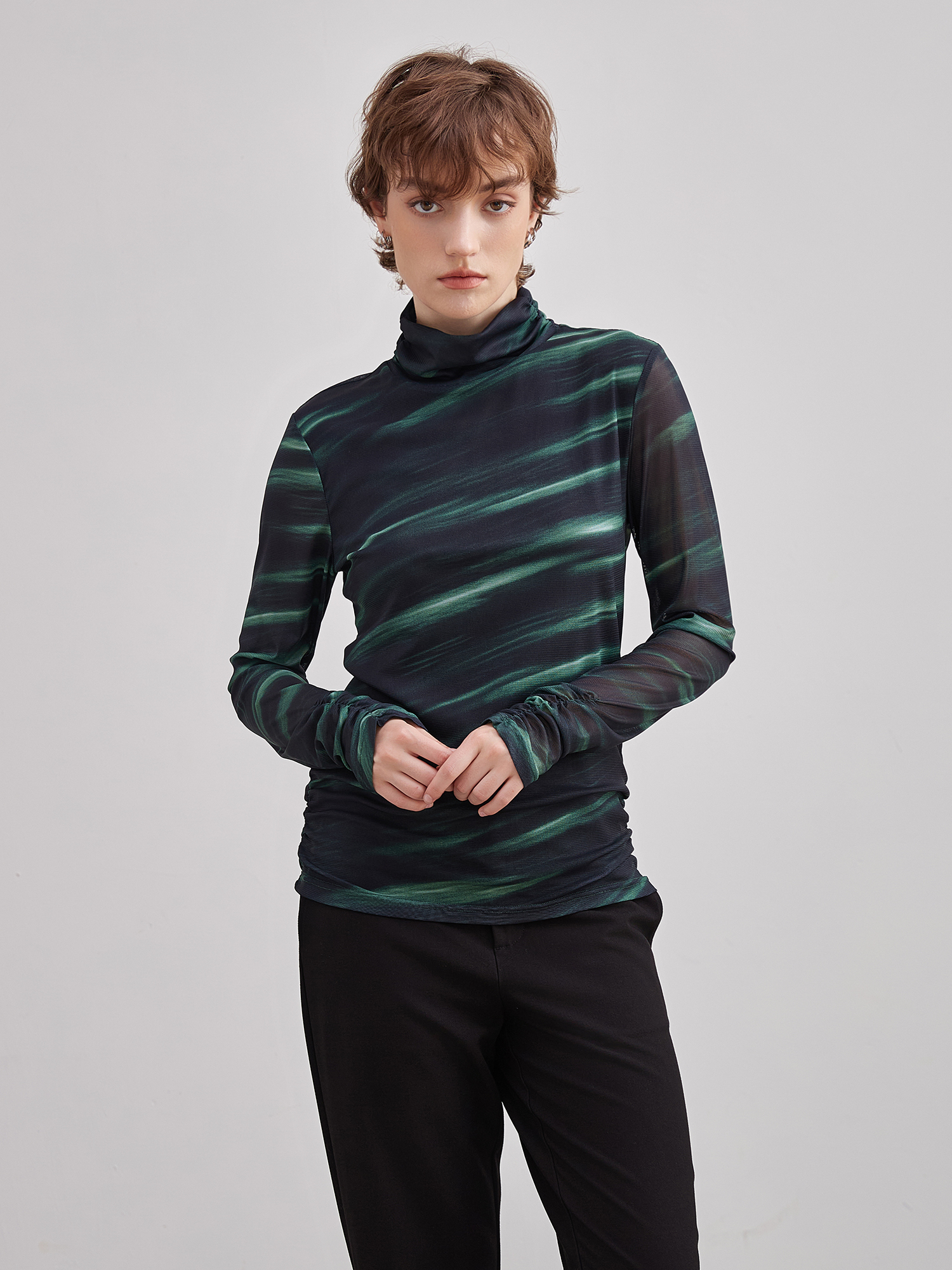 mi-tu高領印花上衣