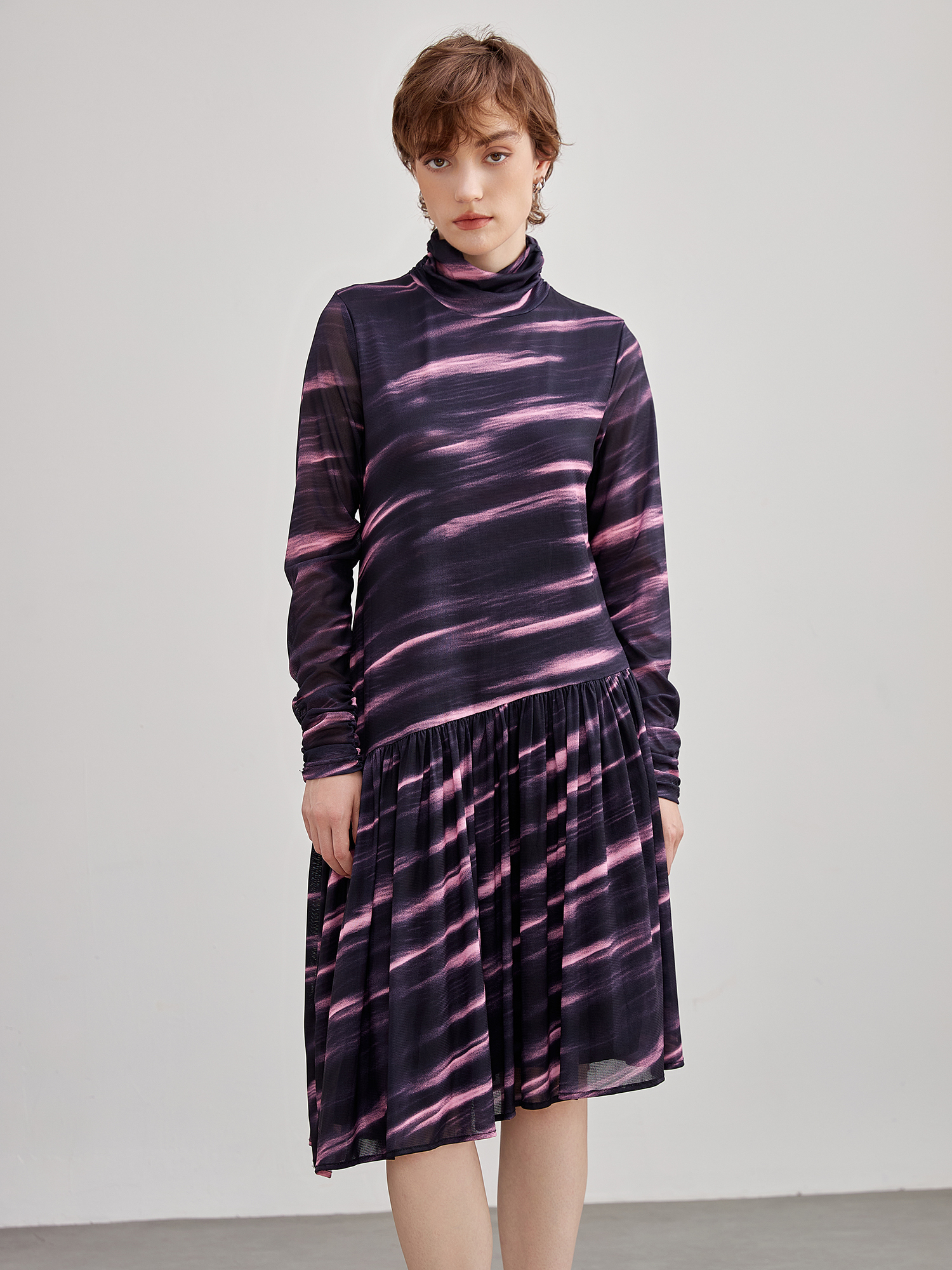 mi-tu高領條紋印花連身裙