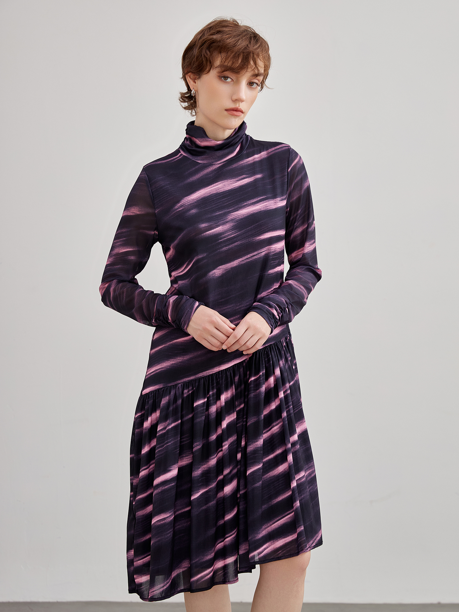 mi-tu高領條紋印花連身裙