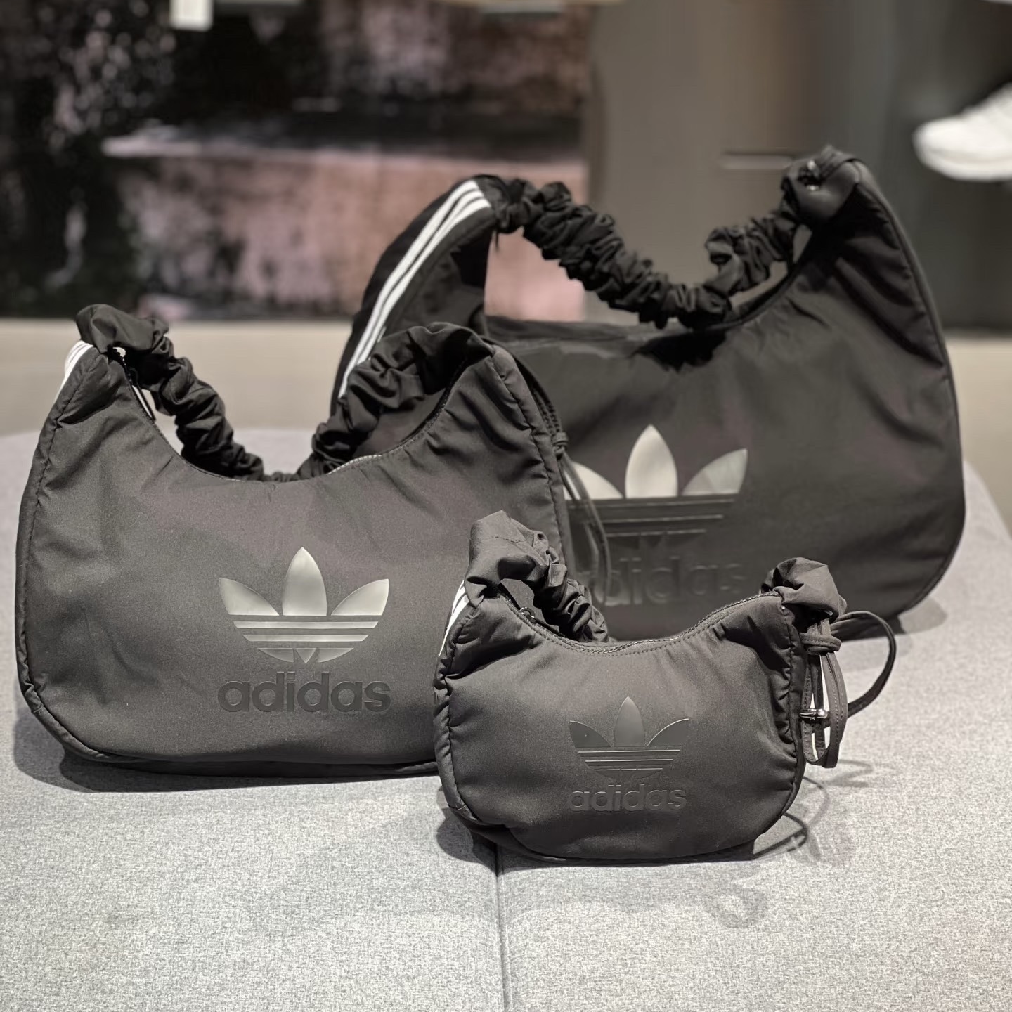 ADIDAS Originals 帆布 蓬鬆單肩包 大容量雲朵包 黑色 三種尺寸