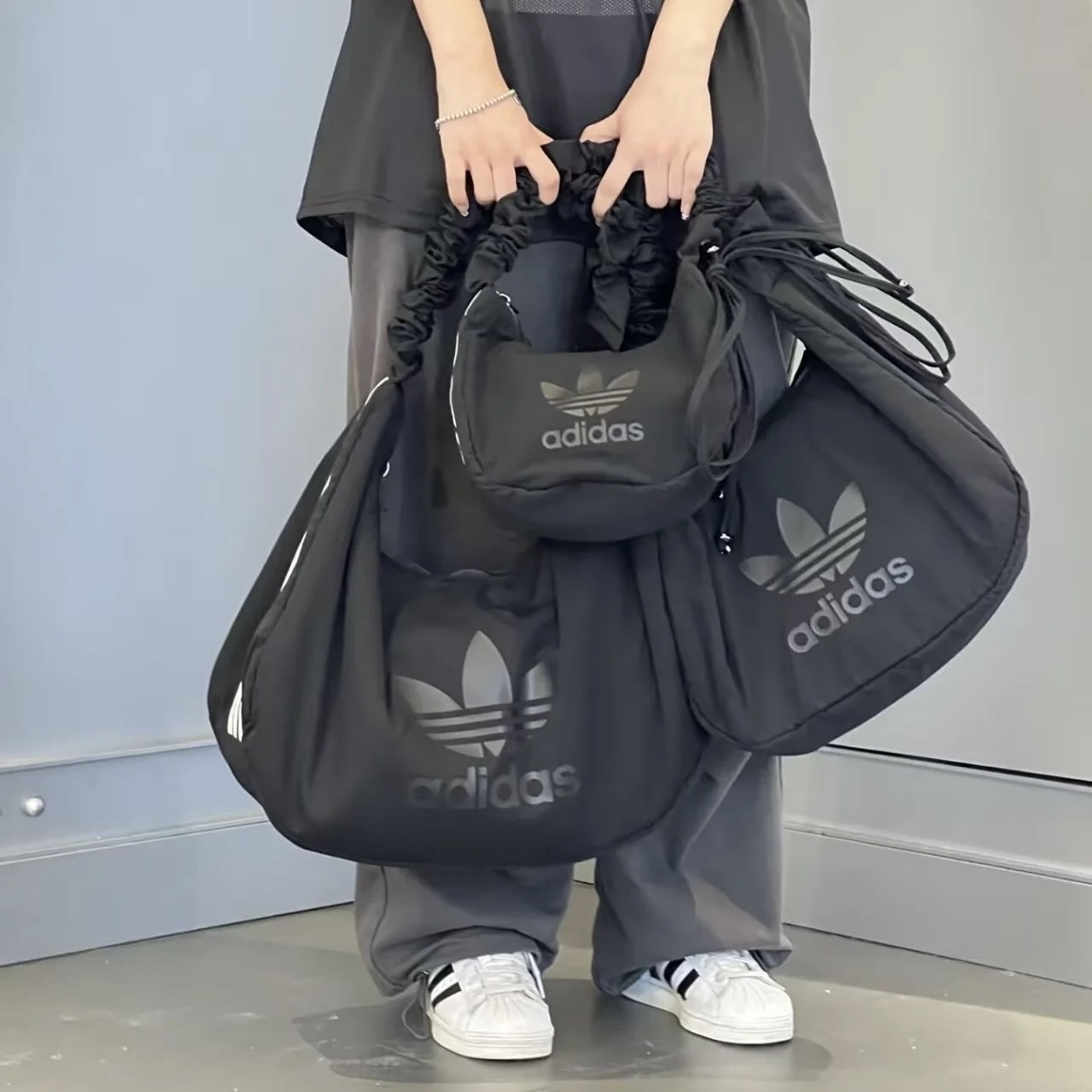 ADIDAS Originals 帆布 蓬鬆單肩包 大容量雲朵包 黑色 三種尺寸