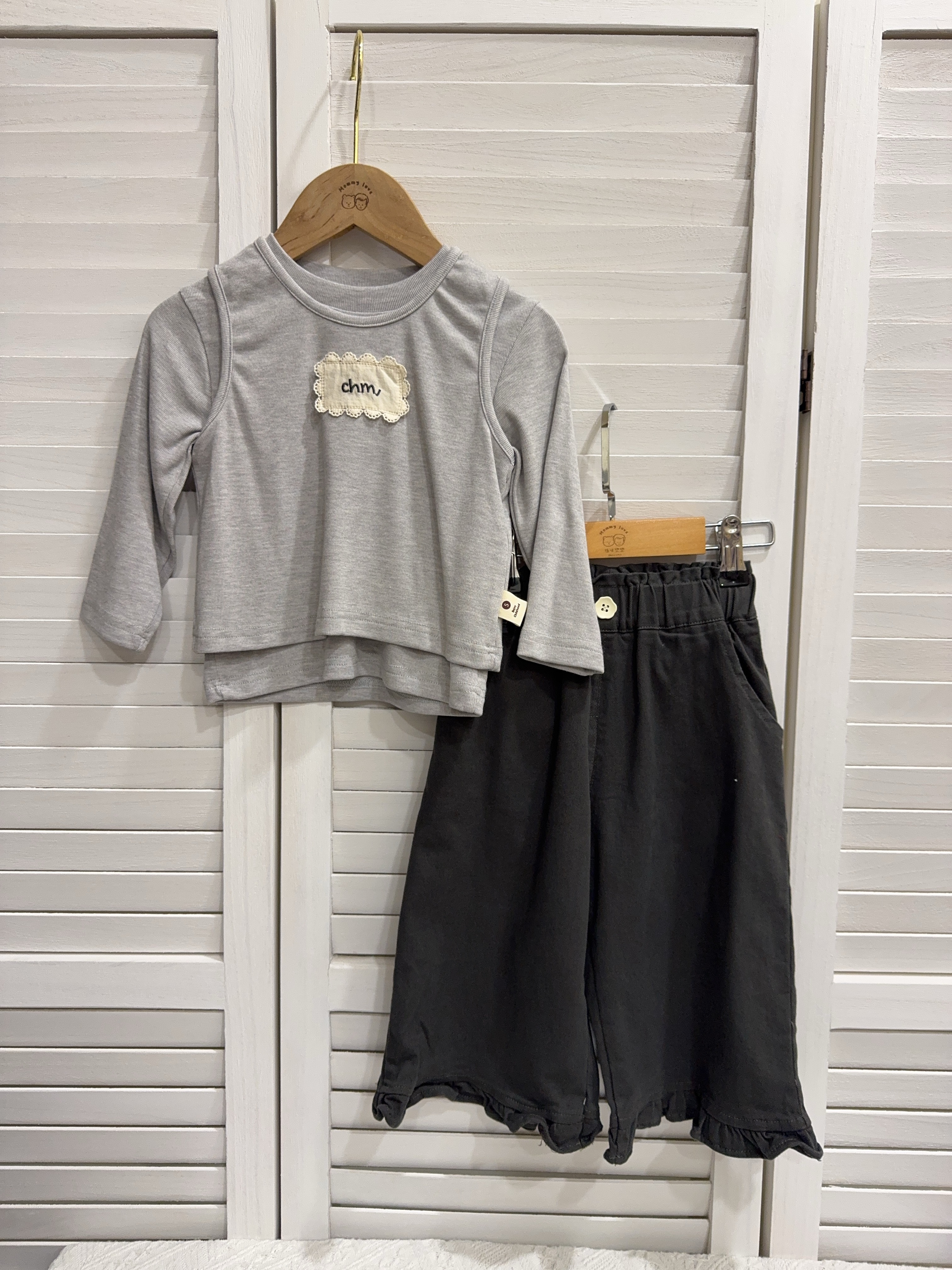 8102花扣荷葉邊褲