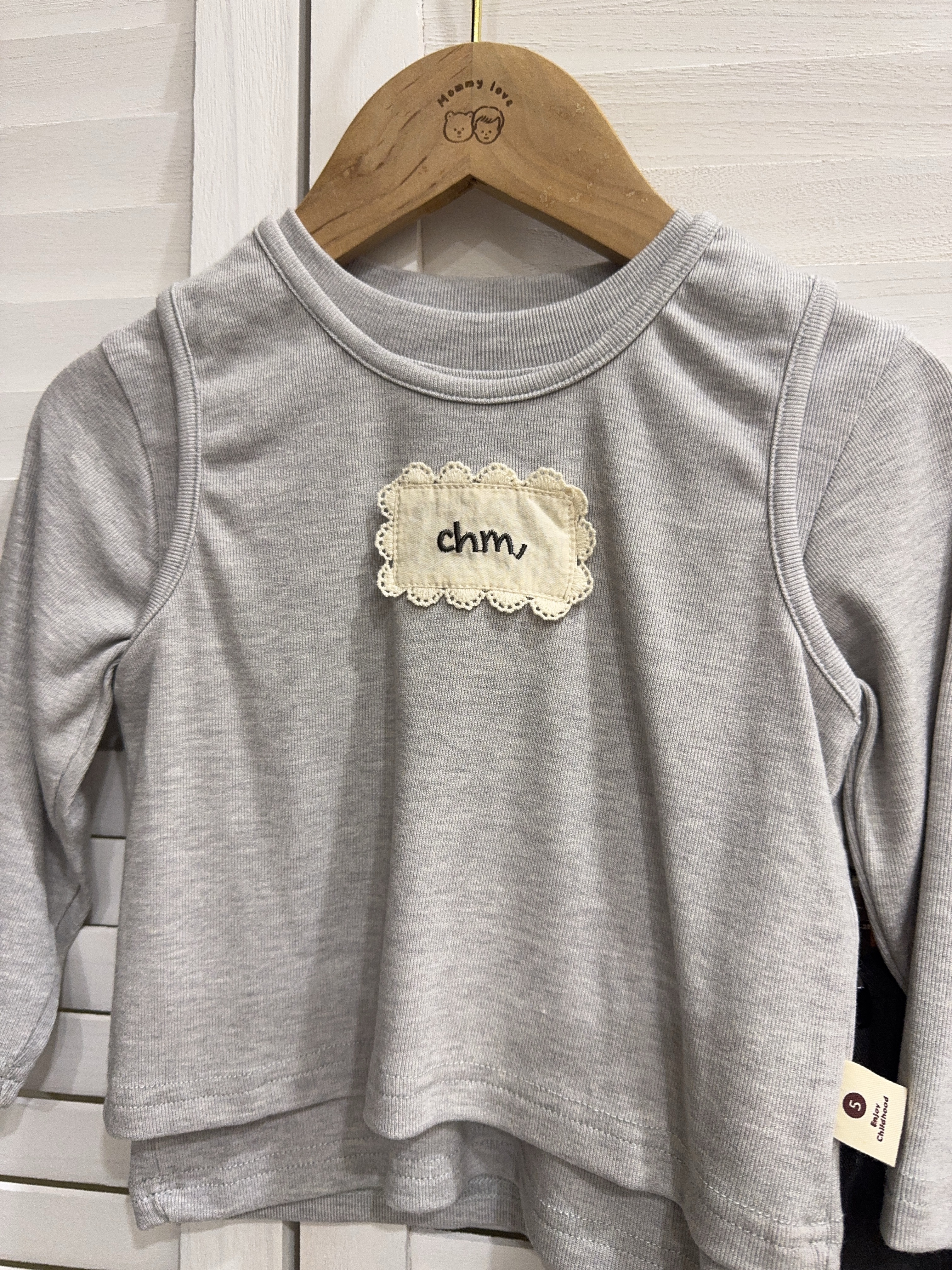 8165兩件式刺繡花標灰色上衣c132