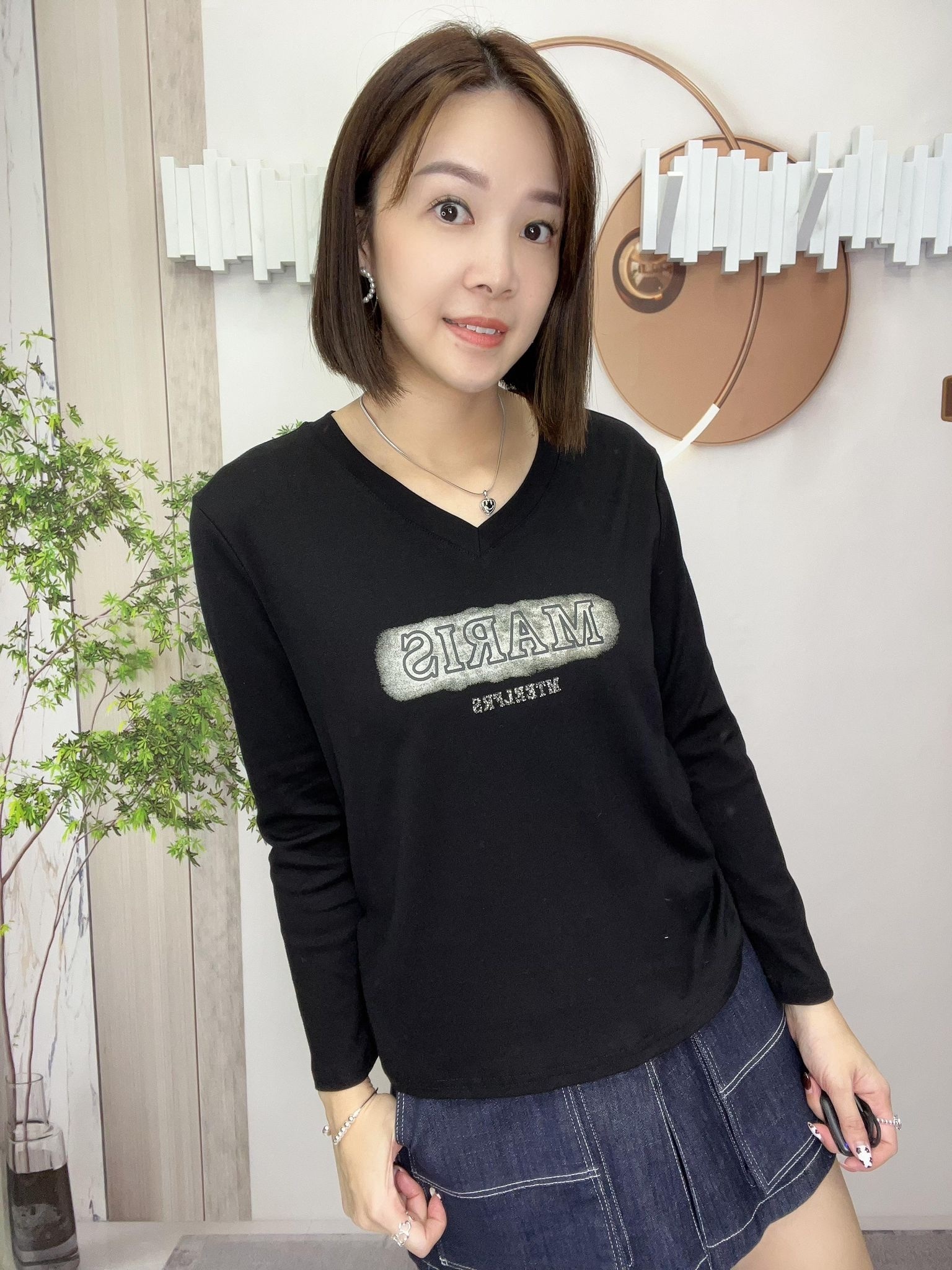 Mar V領閃英文字top~115K