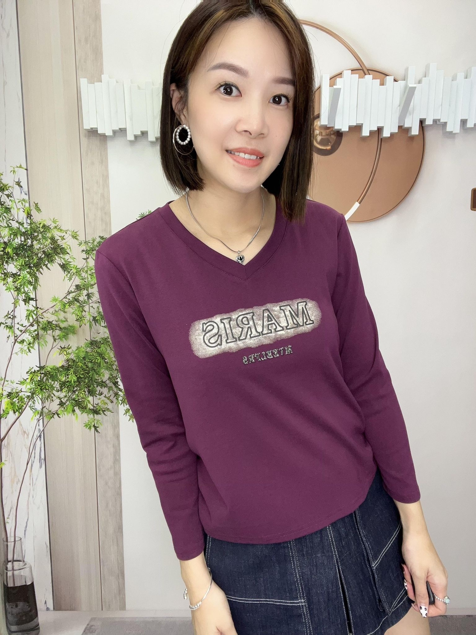 Mar V領閃英文字top~115K