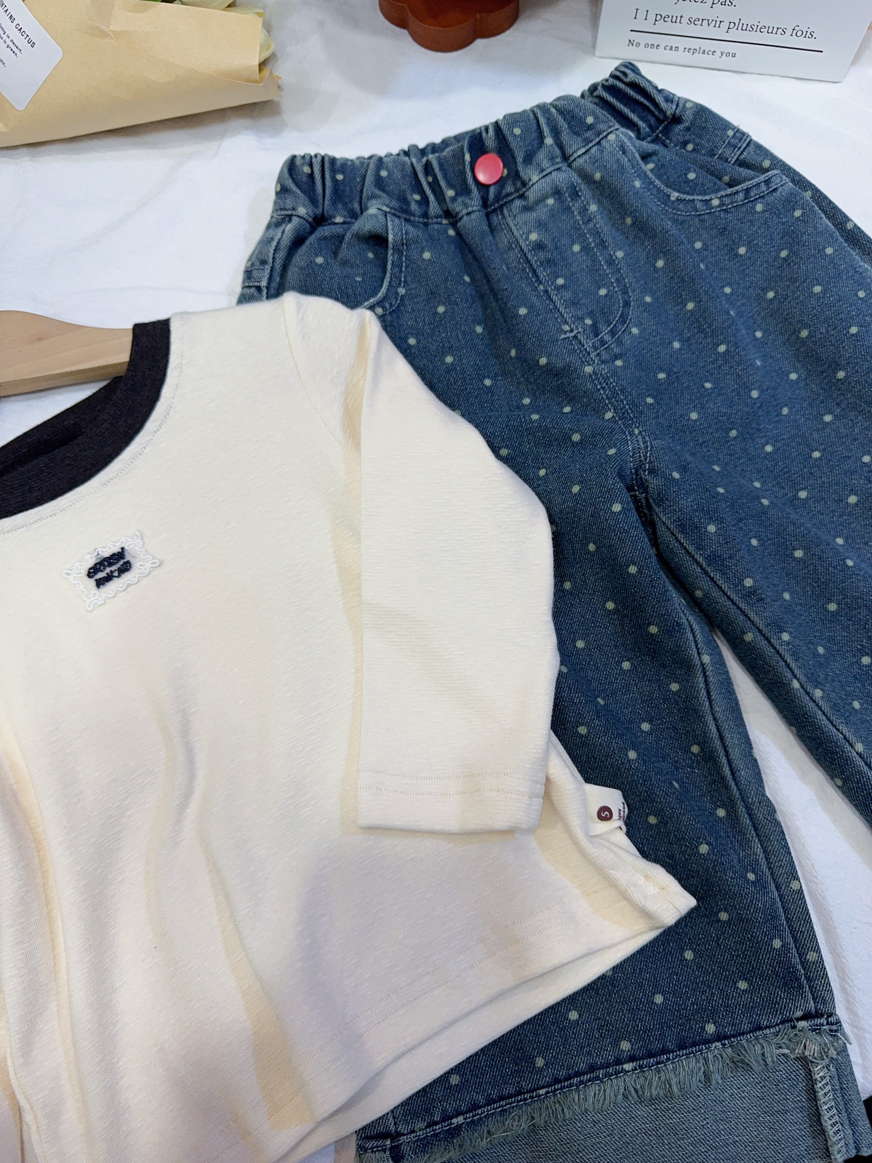 k5856紅扣點點牛仔褲c144