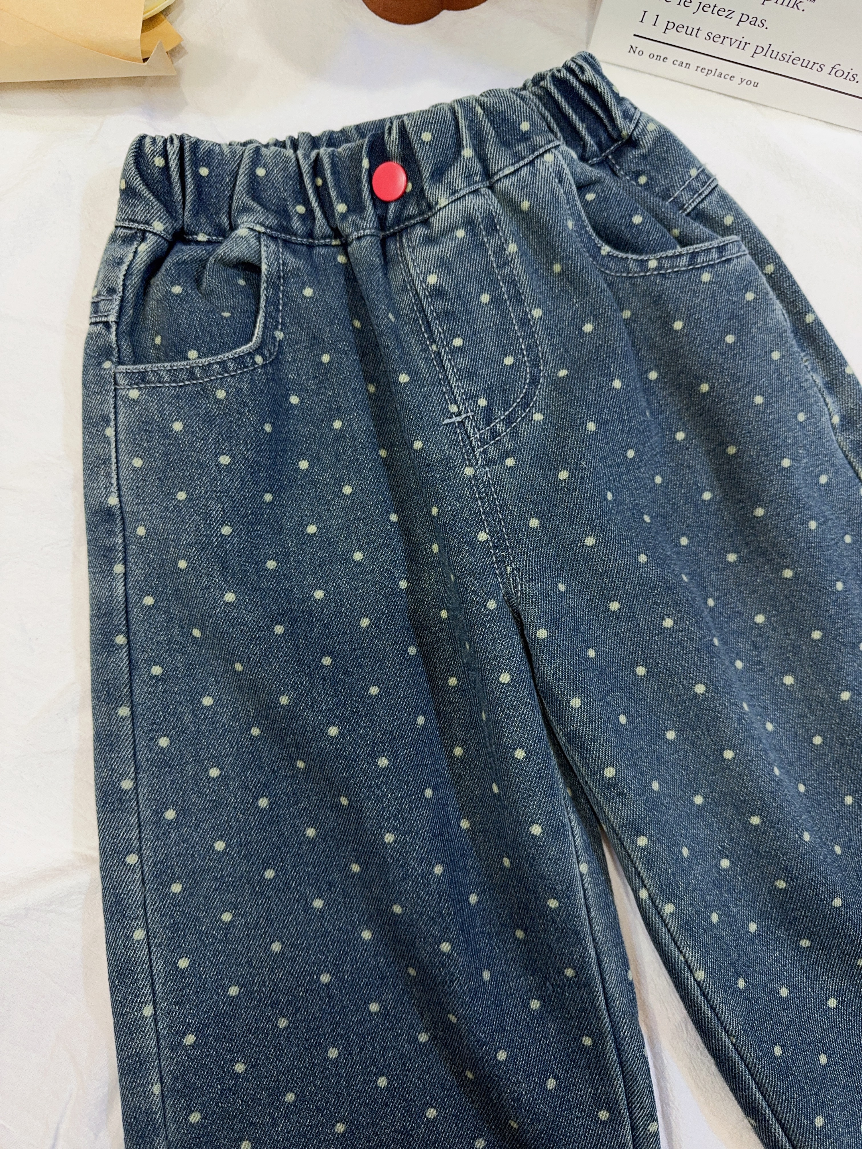 k5856紅扣點點牛仔褲c144