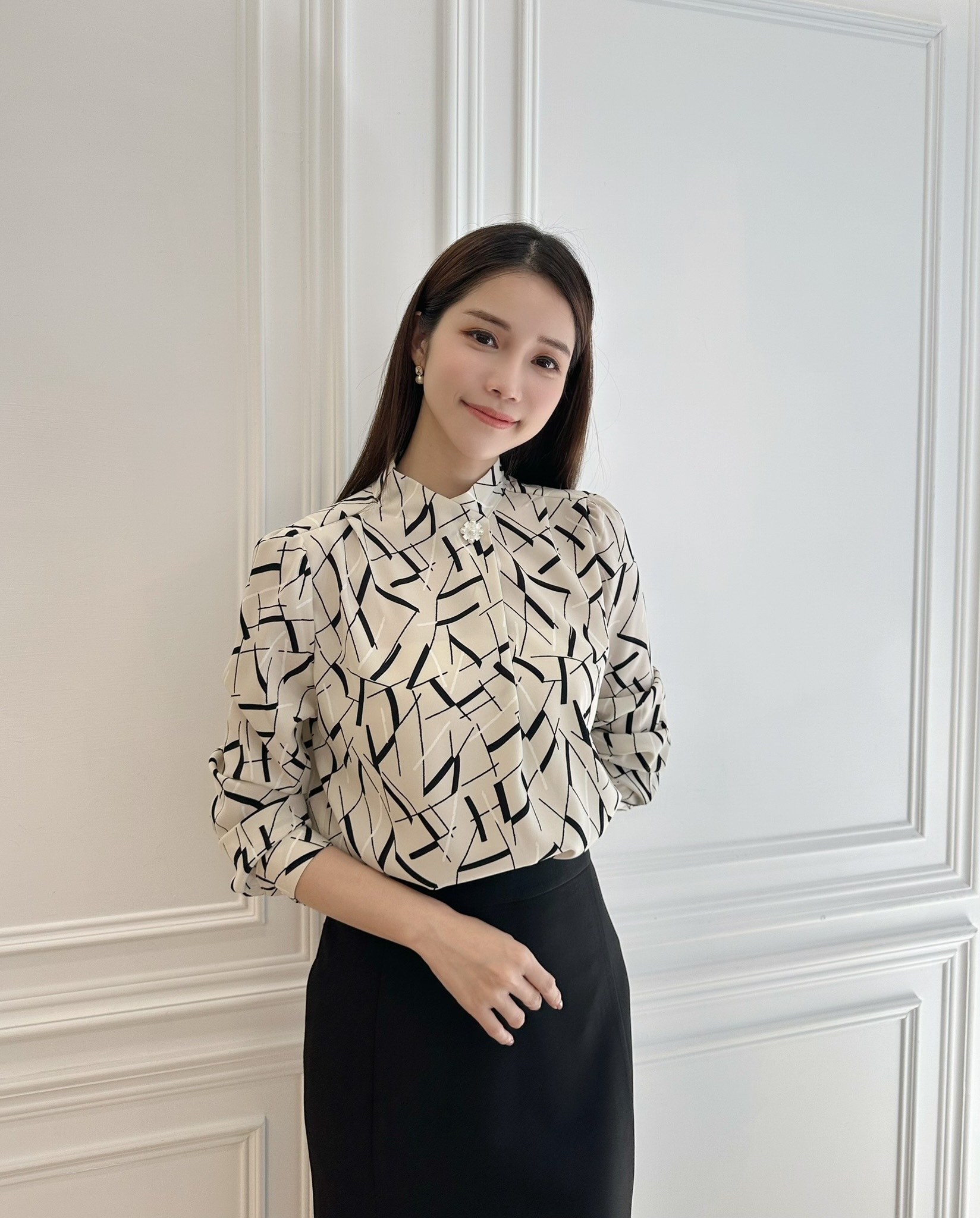 立領珍珠釦幾何線條上衣