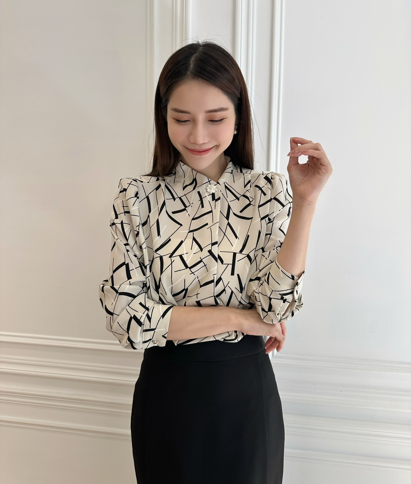 立領珍珠釦幾何線條上衣
