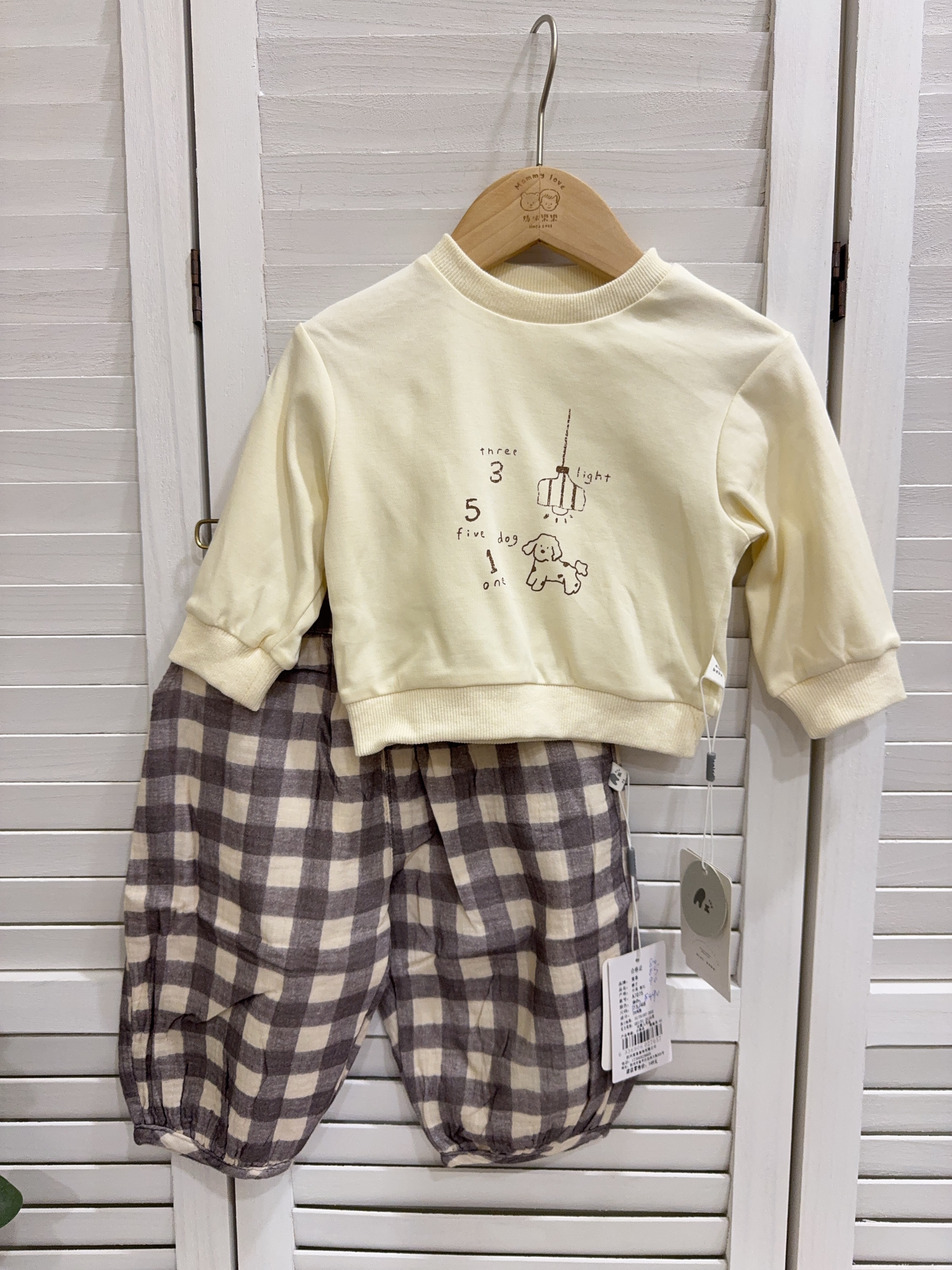 1031杏色數字狗狗上衣c170