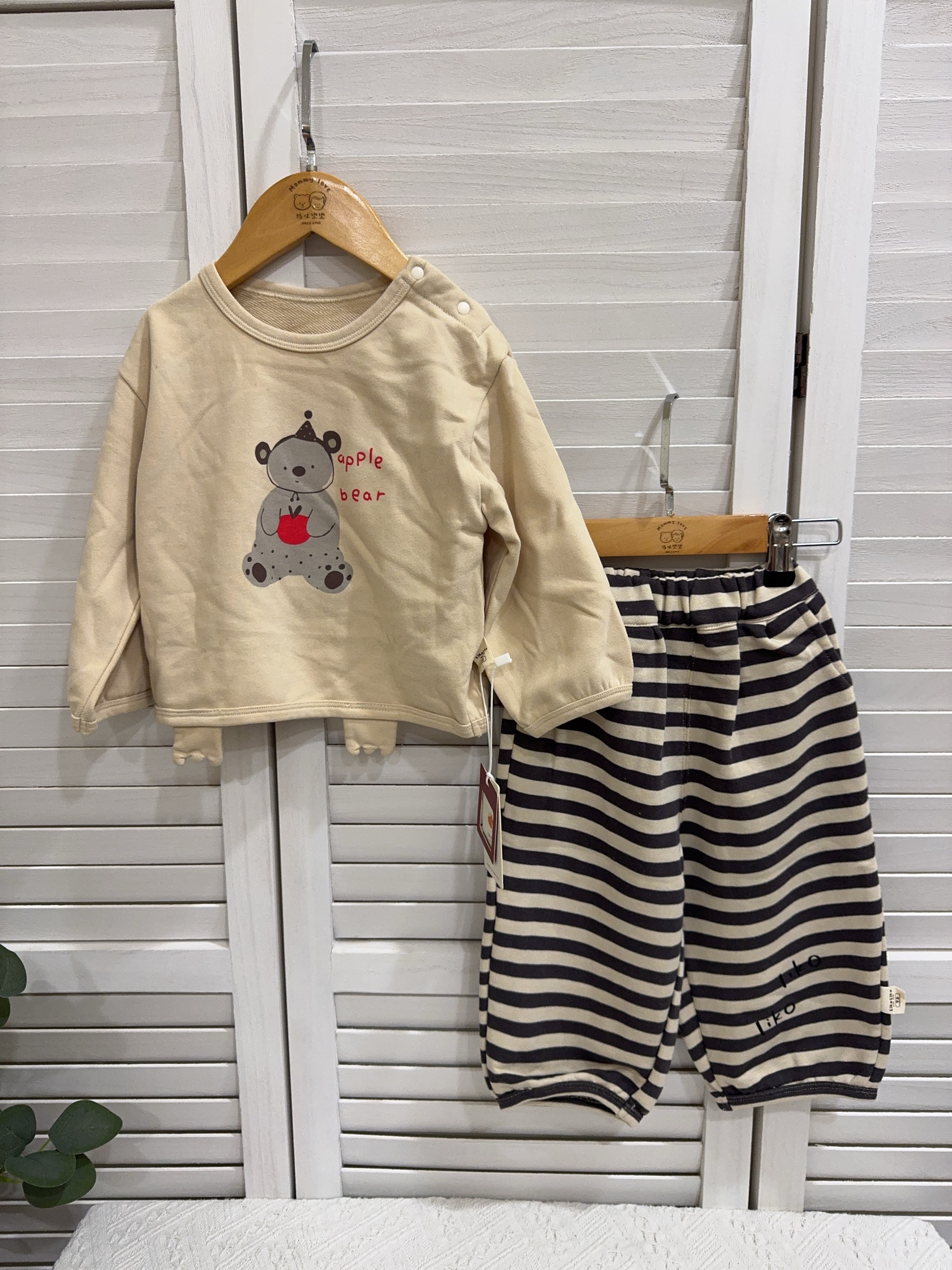 3506蘋果熊熊＋條紋褲套裝c175