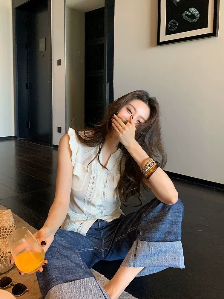 荷葉滾邊雙口袋造型圓領排釦上衣-S-L (Elegant & Love)