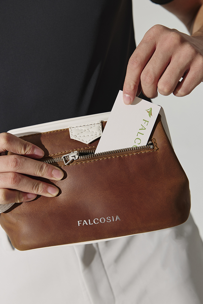 復古真皮磁吸扣手拿包-暖紅棕