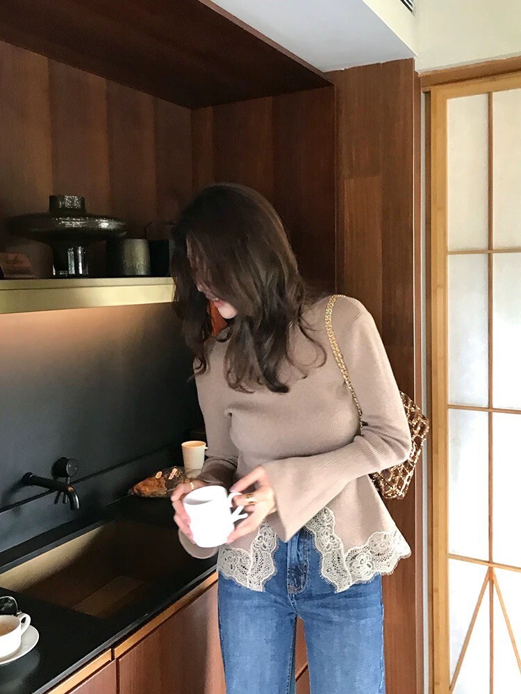 下擺倒V字蕾絲滾邊圓領合身上衣-S-XL / 2色 (Elegant & Love)