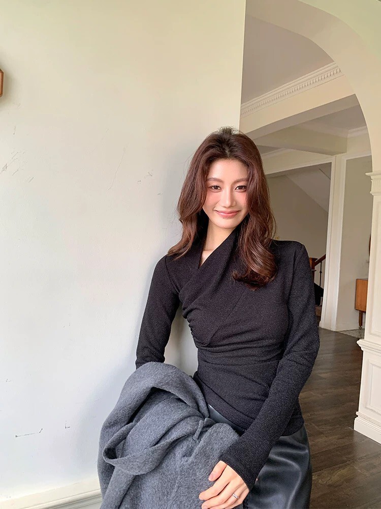 不對稱V領側抓摺收腰造型長袖上衣-S-XL (Elegant & Love)