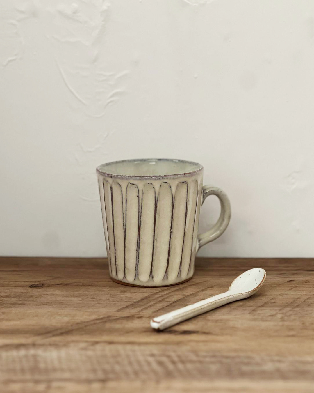 Handmade Pottery Carved Mug White｜Shigaraki ware