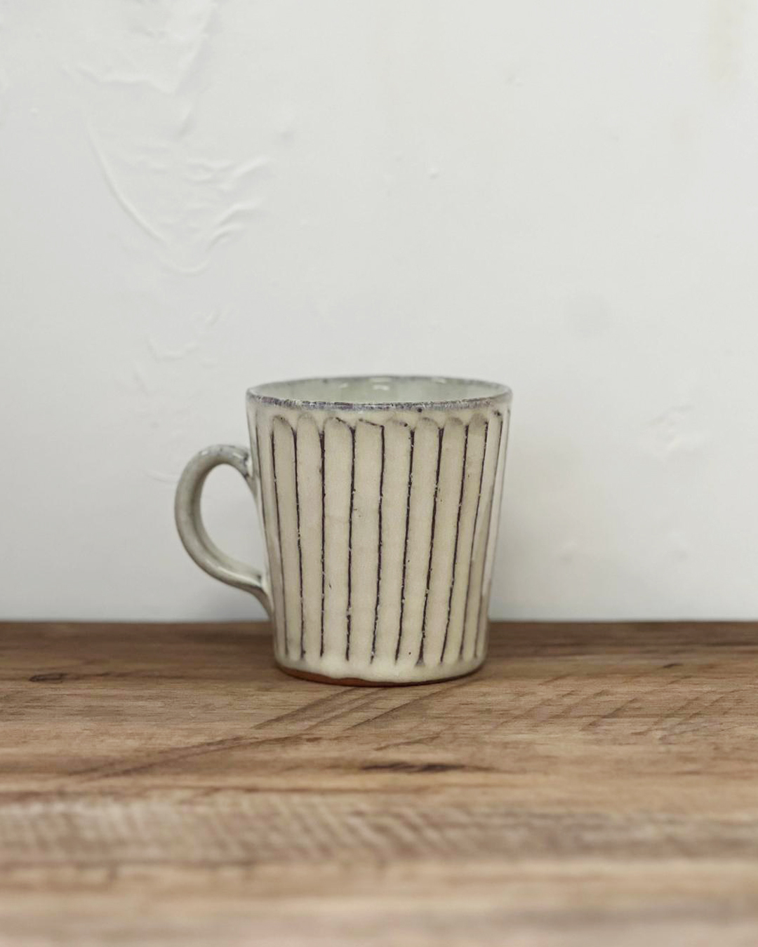 Handmade Pottery Carved Mug White｜Shigaraki ware