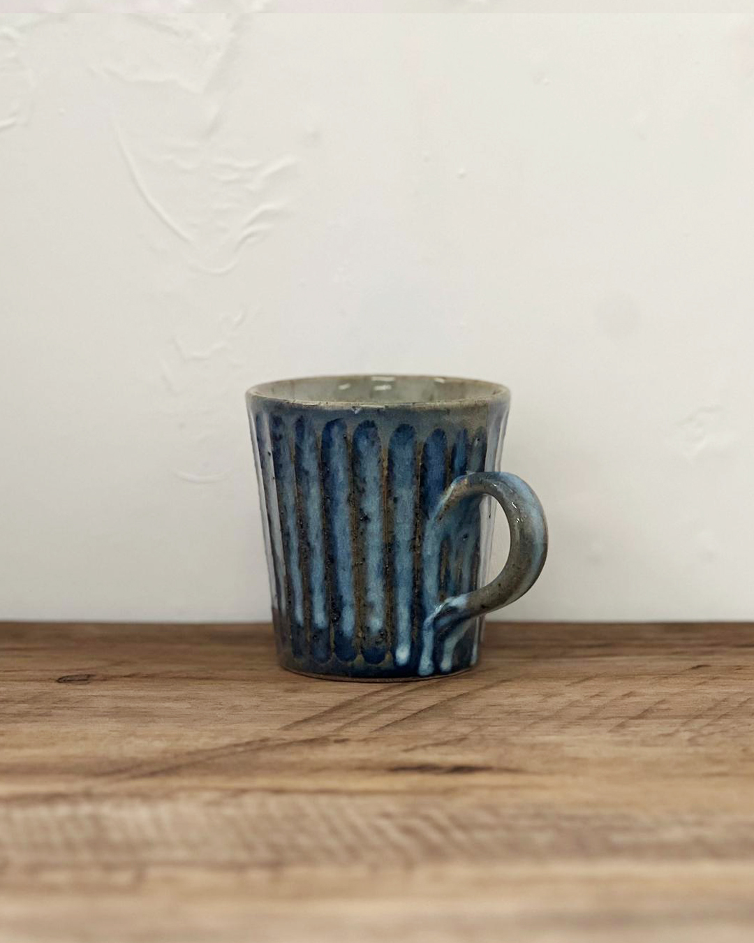 Handmade Pottery Carved Mug Blue｜Shigaraki ware