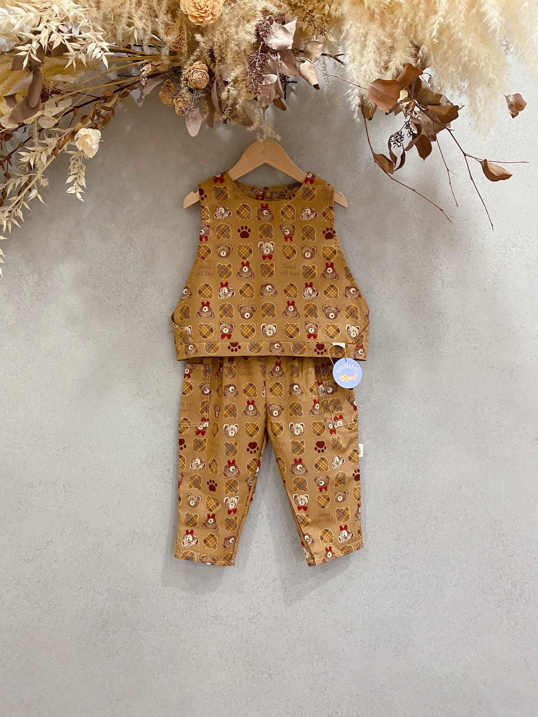 棕格泰迪 背心套裝（110）