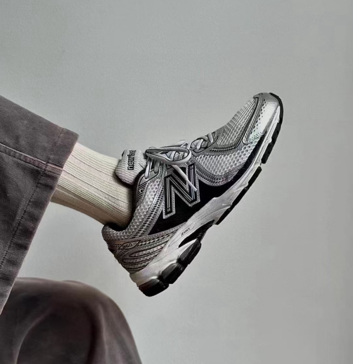 NEW BALANCE 慢跑鞋 NB 860 V2 黑銀 復古 Y2K 情侶鞋 男女 ML860XD