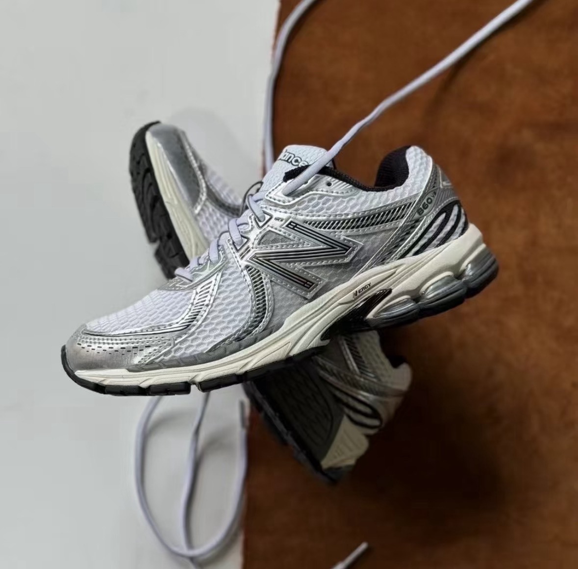 NEW BALANCE 慢跑鞋 NB 860 V2 灰銀 復古 Y2K 情侶鞋 男女 ML860GB2