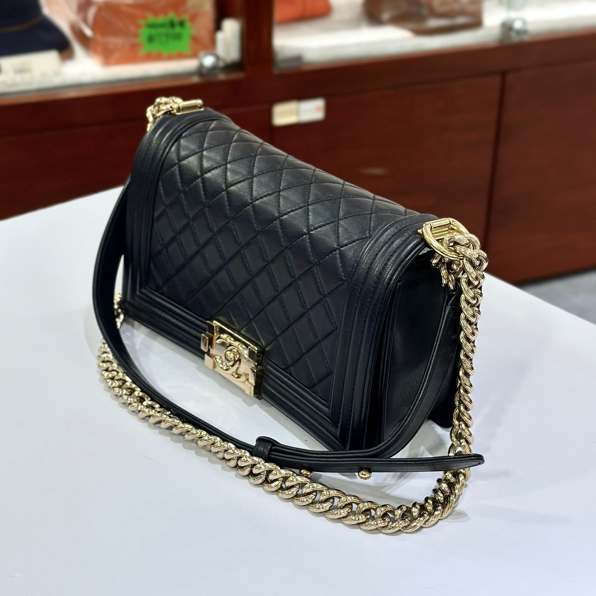 95%NEW二手BOY CHANEL 25 A67086 深藍色小牛皮菱格/淡金扣 金鏈 #香榭站正品