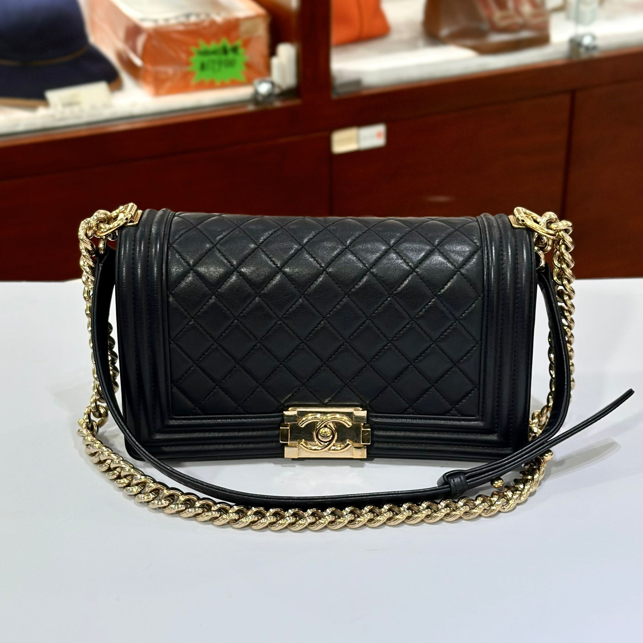 95%NEW二手BOY CHANEL 25 A67086 深藍色小牛皮菱格/淡金扣 金鏈 #香榭站正品