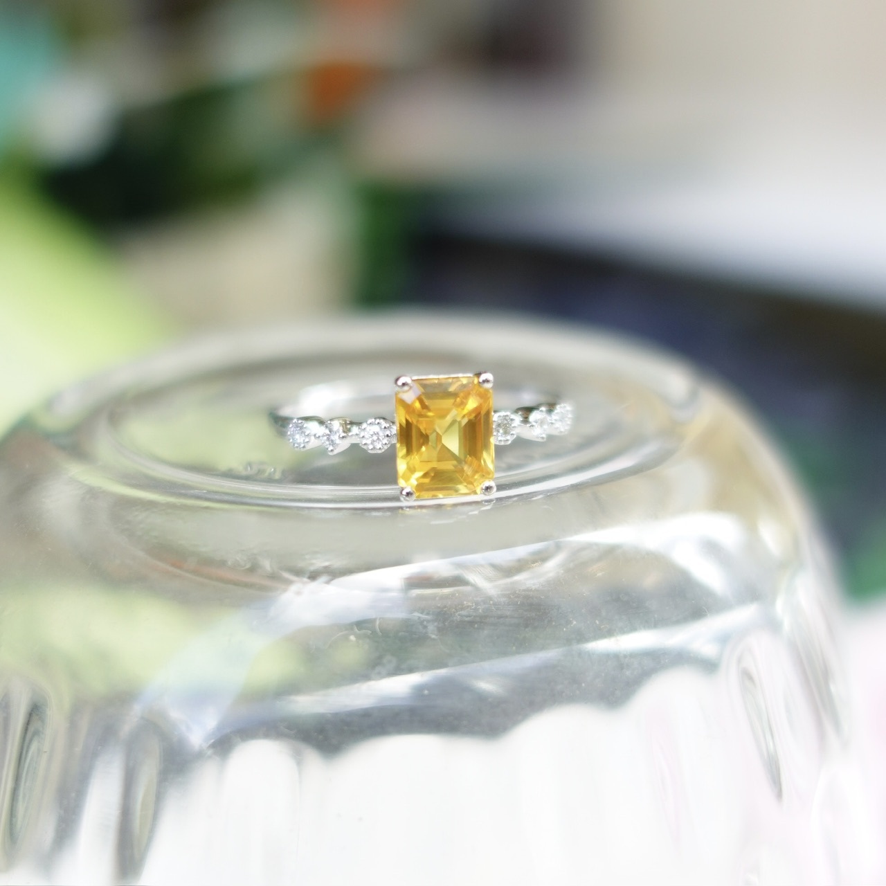 18K Gold Yellow Sapphire Ring with Diamonds setting