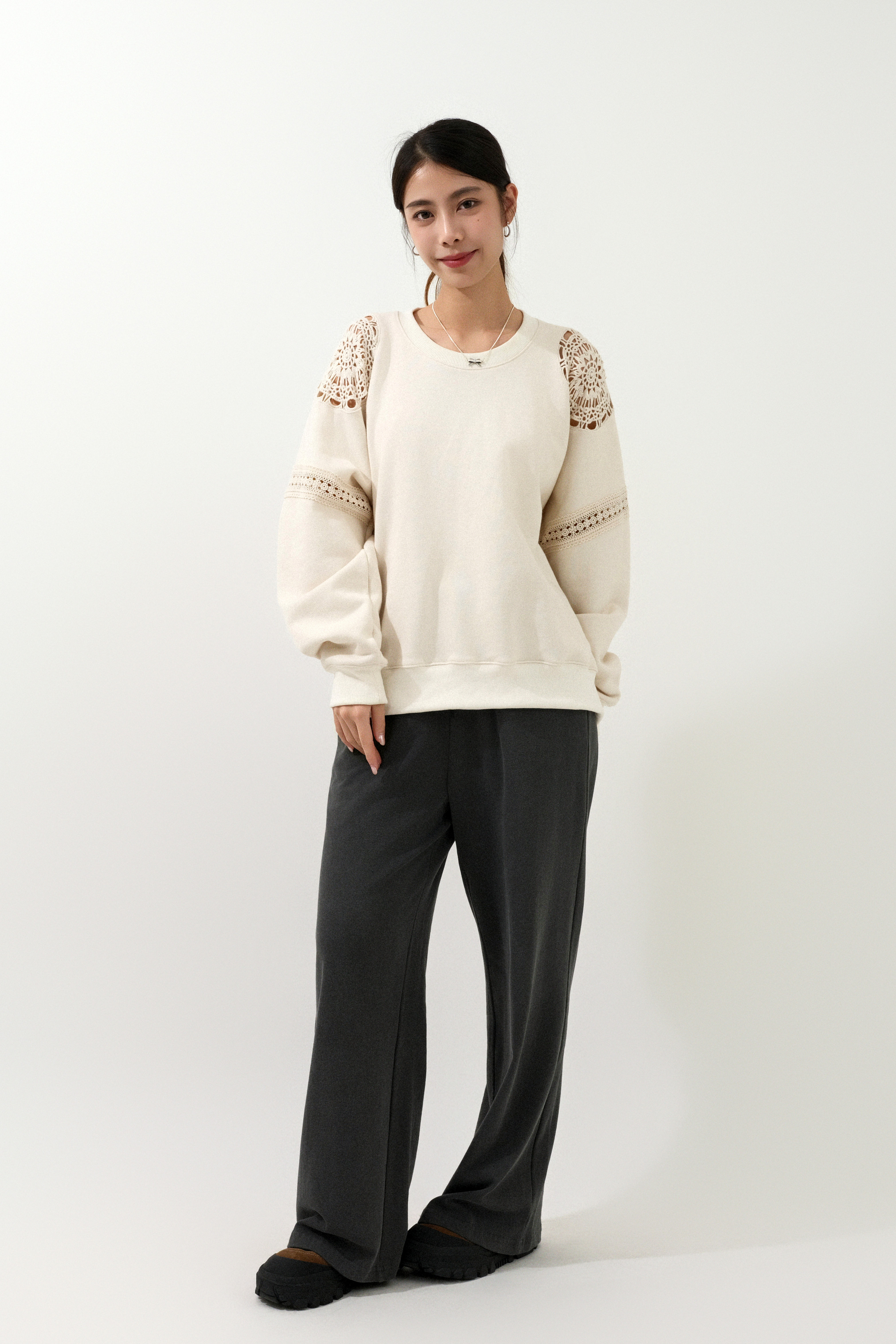 肩膊勾花通花邊衛衣 (預購產品）