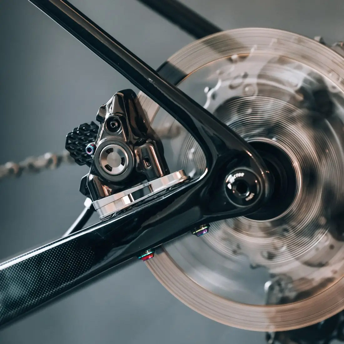 absoluteBLACK Flat Mount 碟煞卡鉗轉接座 (for Shimano / SRAM)