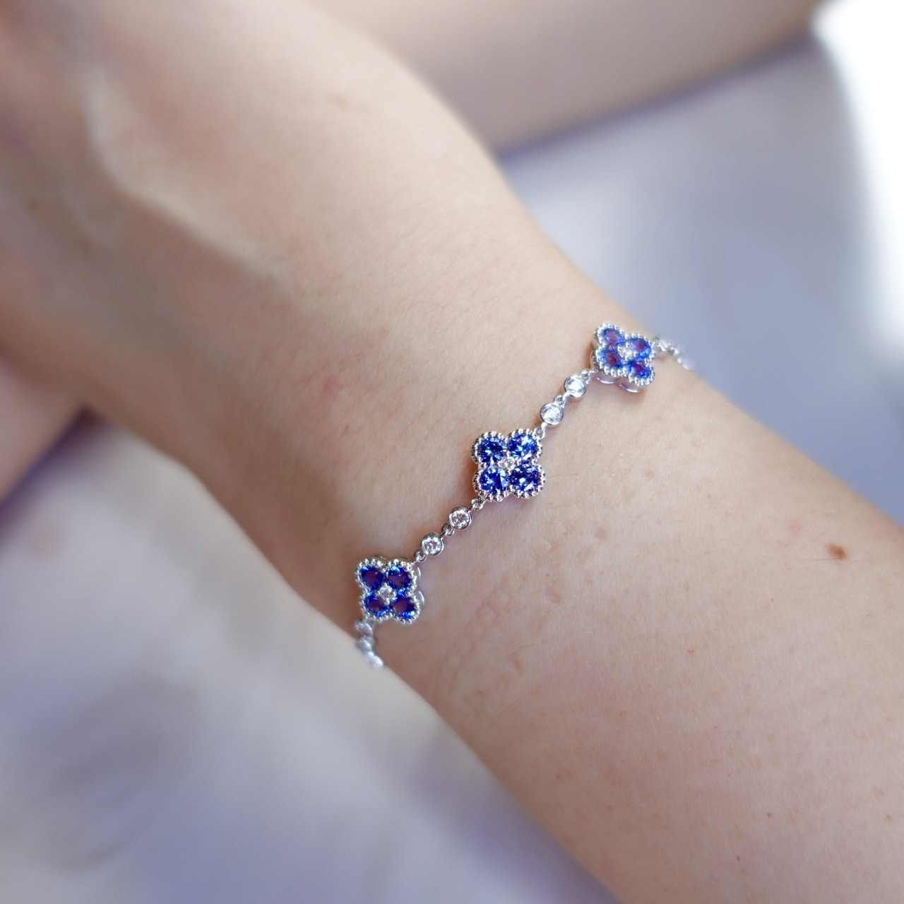 18K金鑲嵌天然藍寶石鑽石手鏈 - 幸運四葉草