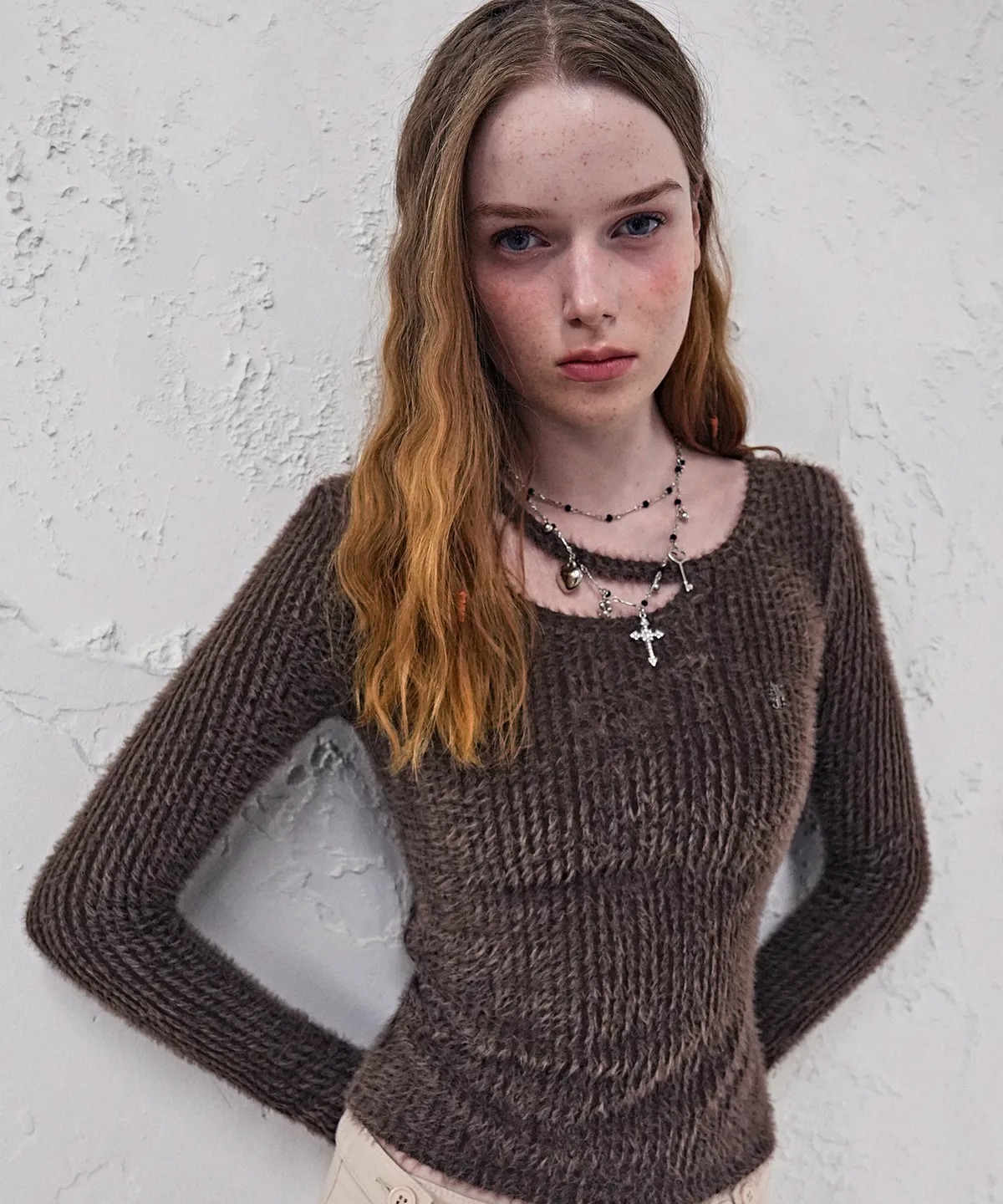 AVANDRESS Holy Fuzz Hole Tee