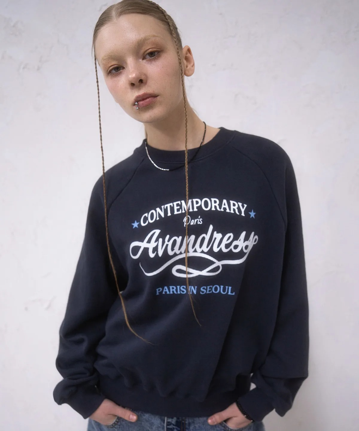 AVANDRESS Dot Logo Sweatshirt