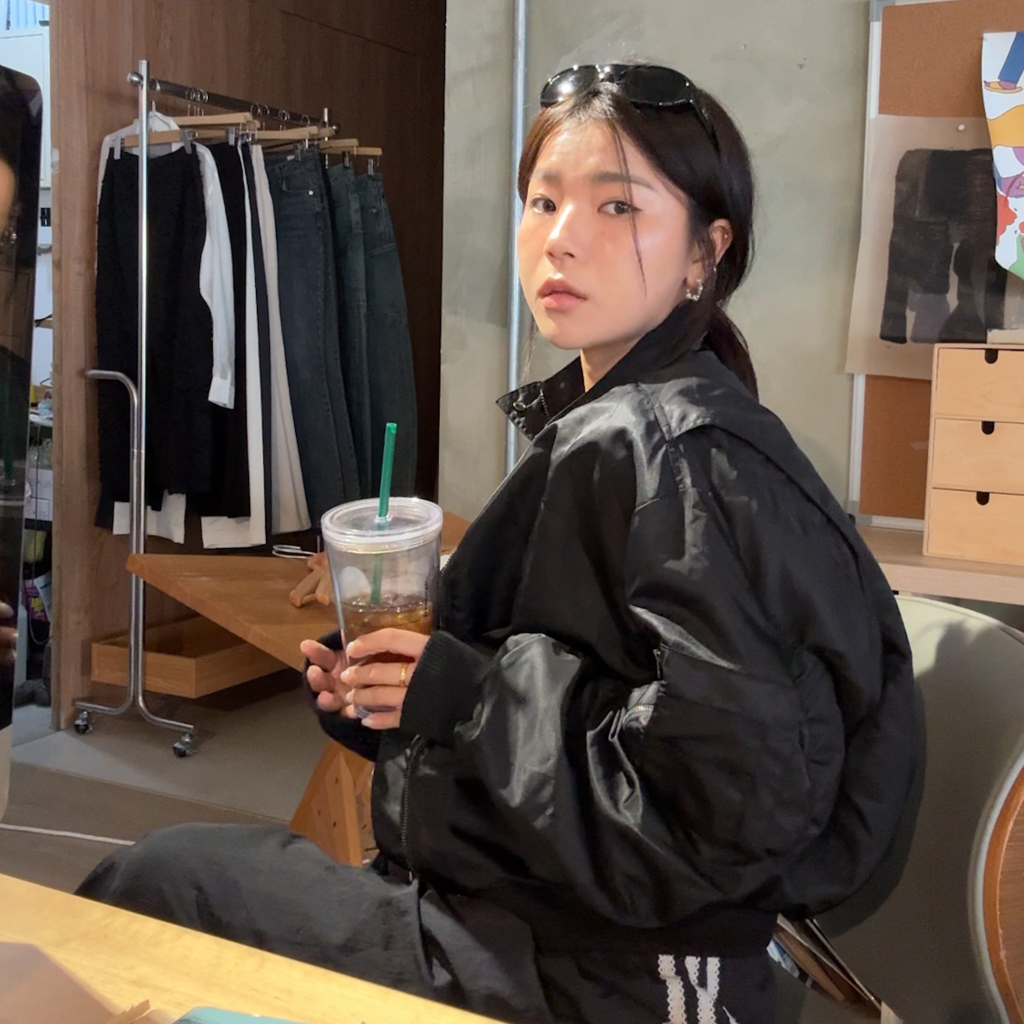 O01漂亮光澤的多細節設計高級拉鏈外(黑)